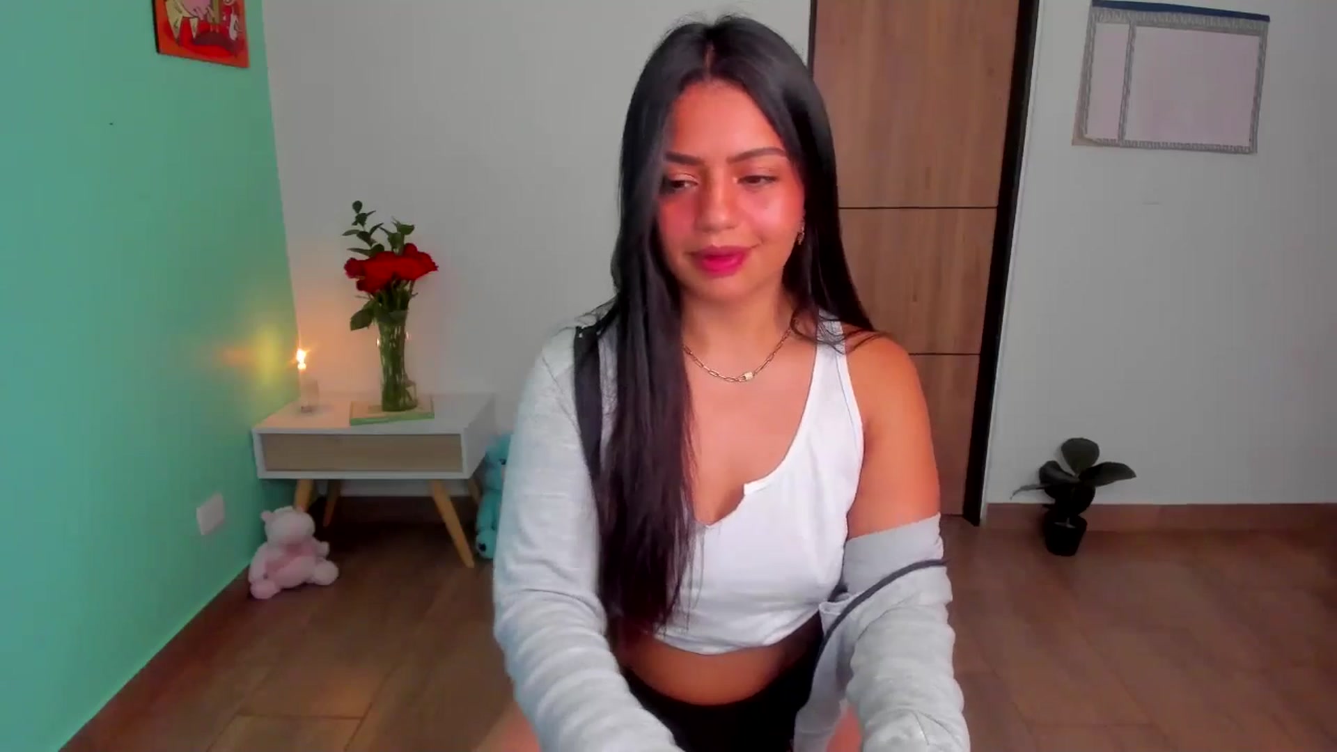Gallery image thumbnail from SarishaLove's myfreecams stream on, 06/04/2025, 11:26 image 11 of 20