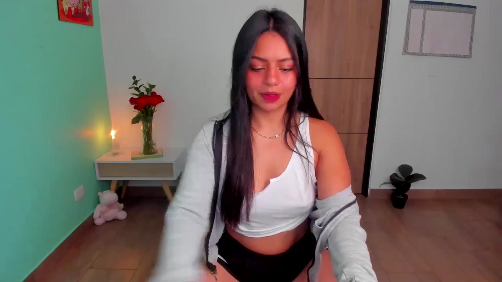Gallery image thumbnail from SarishaLove's myfreecams stream on, 06/04/2025, 11:26 image 4 of 20