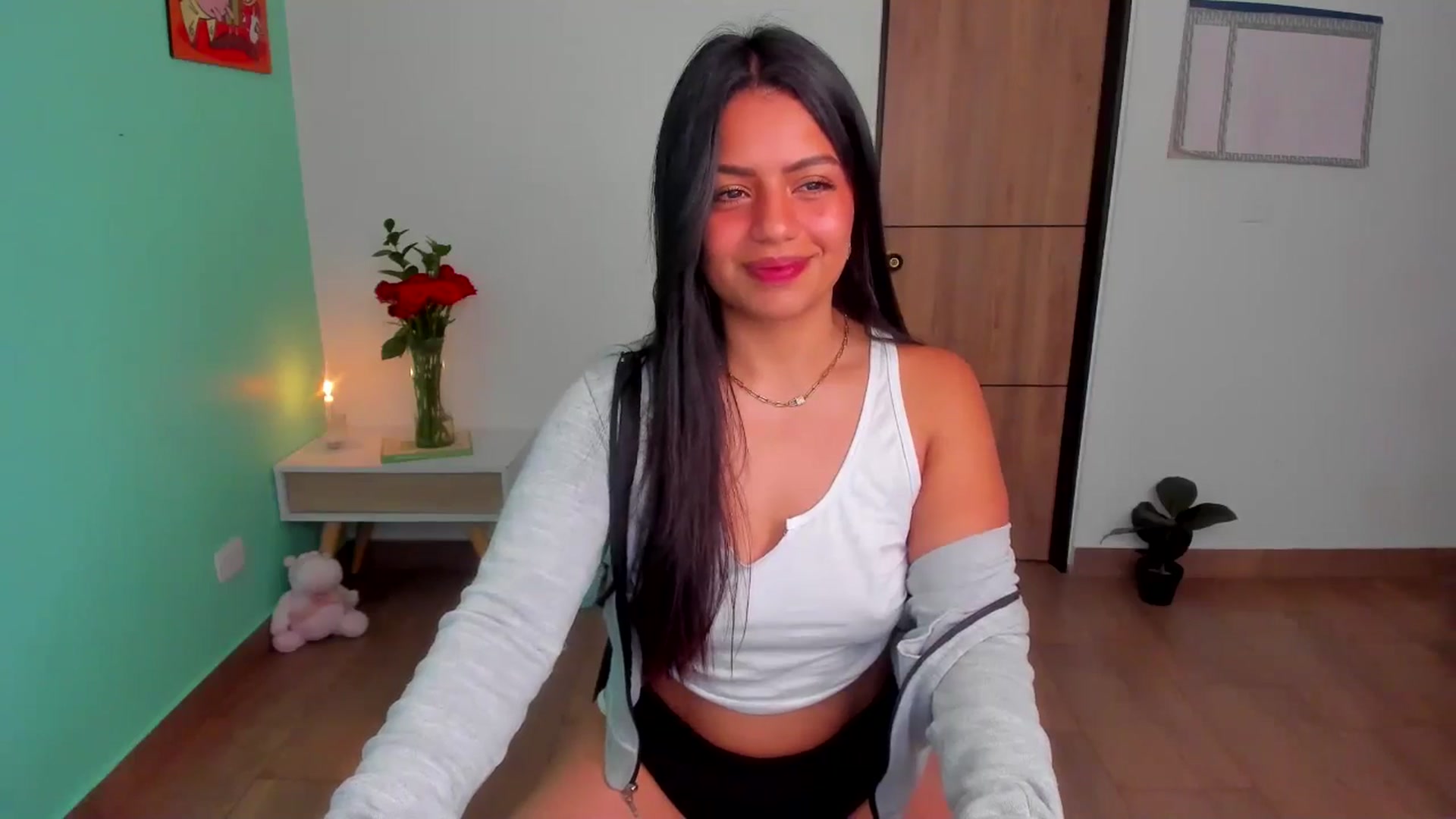 Gallery image thumbnail from SarishaLove's myfreecams stream on, 06/04/2025, 11:26 image 10 of 20