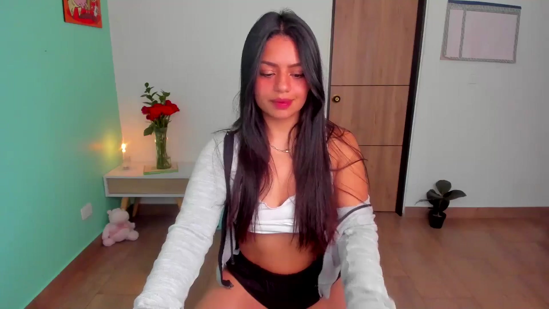 Gallery image thumbnail from SarishaLove's myfreecams stream on, 06/04/2025, 11:26 image 16 of 20