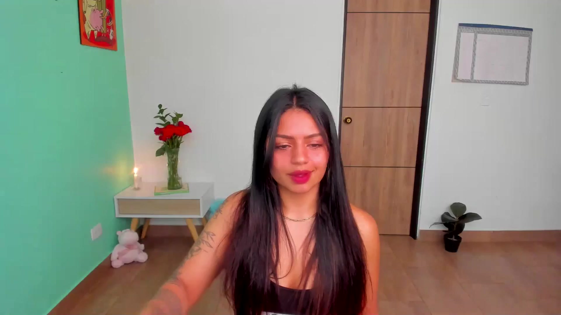 Gallery image thumbnail from SarishaLove's myfreecams stream on, 06/04/2025, 13:39 image 6 of 20
