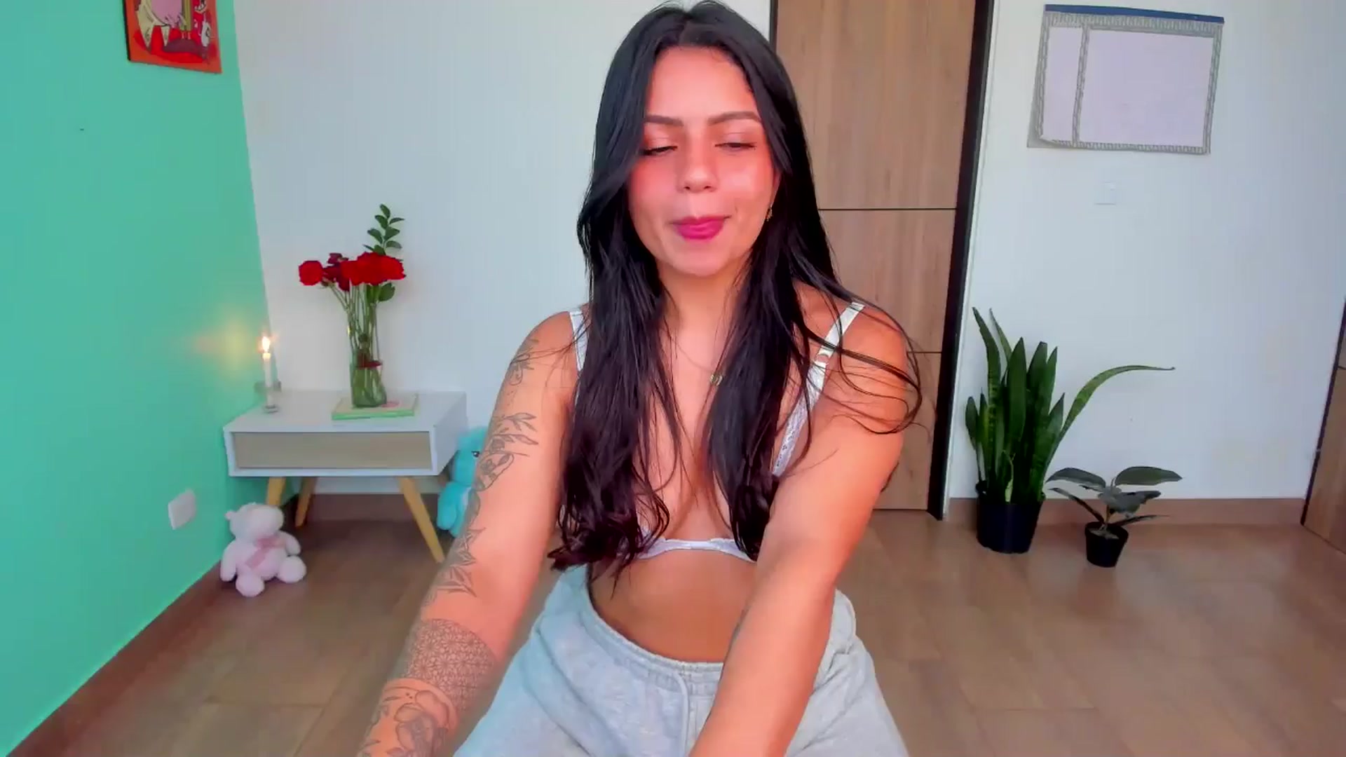 Gallery image thumbnail from SarishaLove's myfreecams stream on, 06/07/2025, 15:33 image 18 of 20
