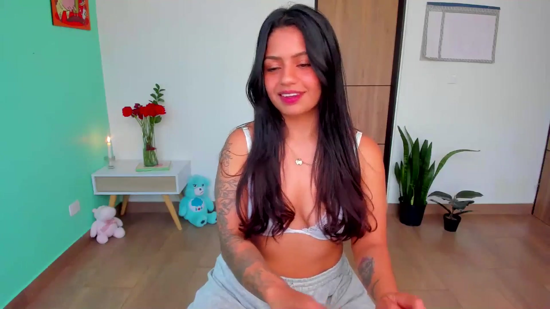 Gallery image thumbnail from SarishaLove's myfreecams stream on, 06/07/2025, 15:33 image 7 of 20