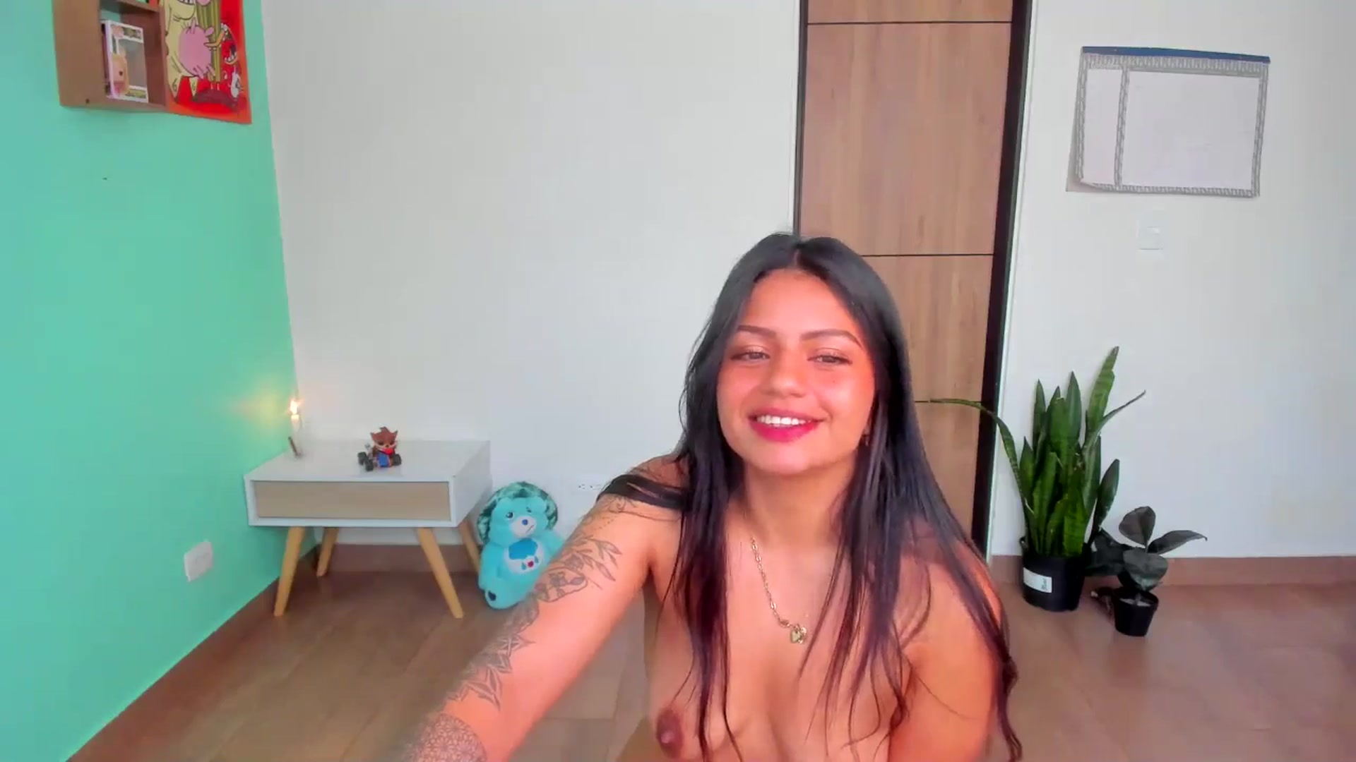 Gallery image thumbnail from SarishaLove's myfreecams stream on, 06/14/2025, 13:06 image 11 of 20