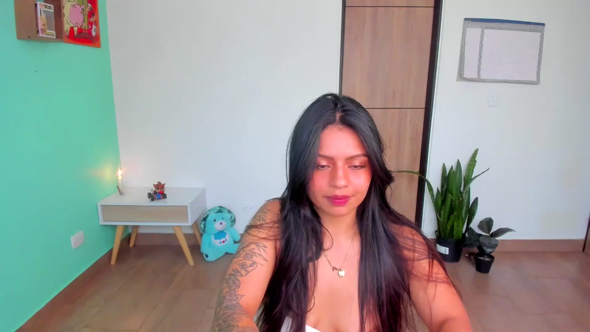 Gallery image thumbnail from SarishaLove's myfreecams stream on, 06/14/2025, 13:06 image 14 of 20