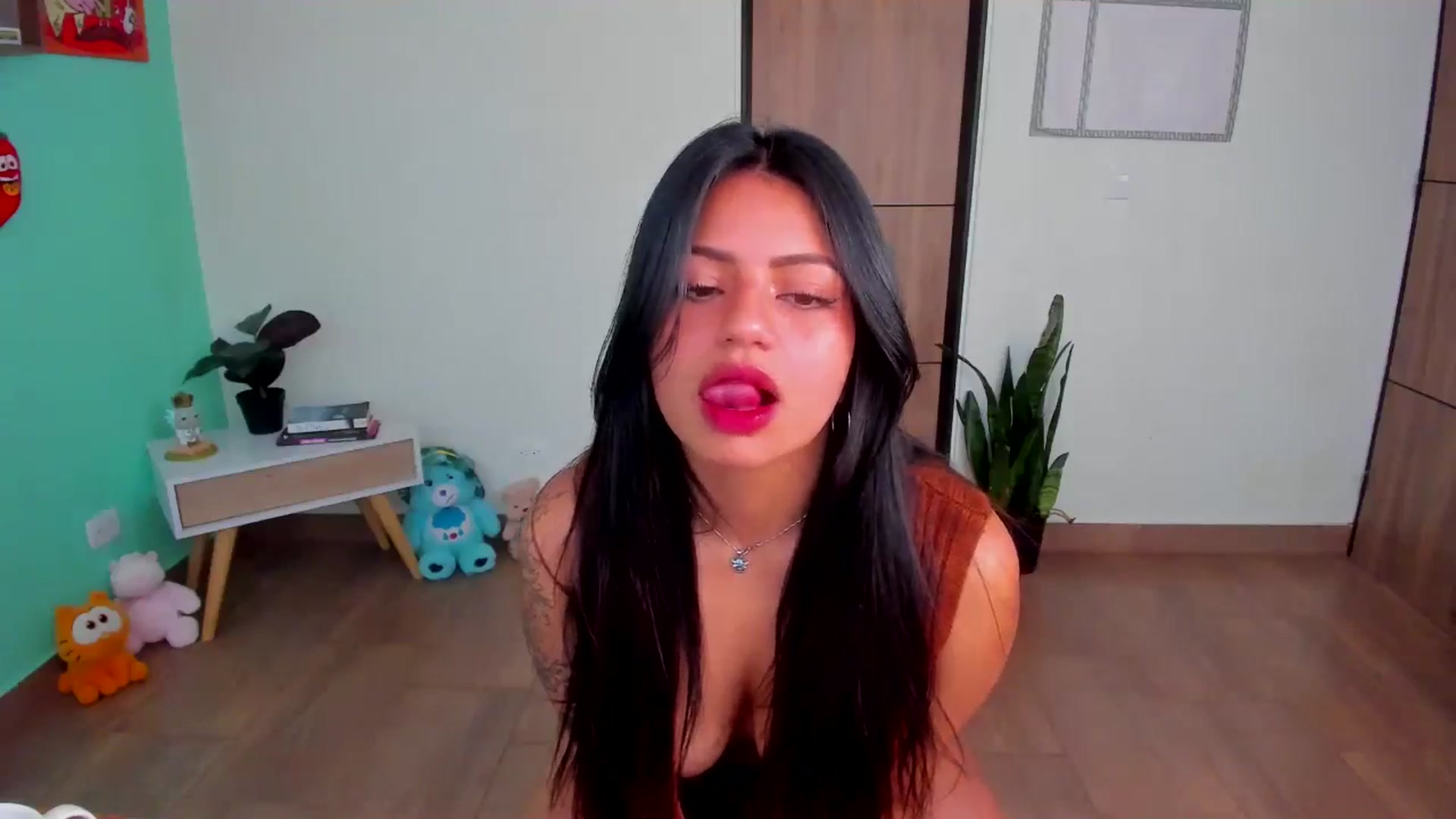 Gallery image thumbnail from SarishaLove's myfreecams stream on, 07/06/2025, 14:12 image 4 of 20