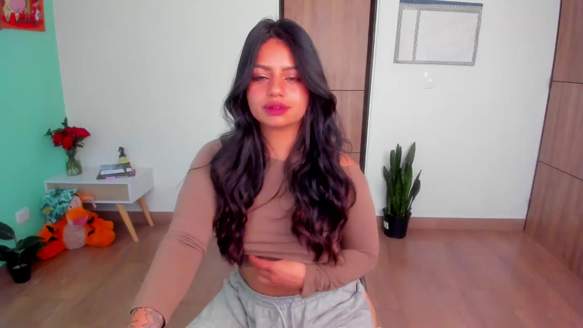 Gallery image thumbnail from SarishaLove's myfreecams stream on, 09/28/2025, 12:03 image 5 of 20
