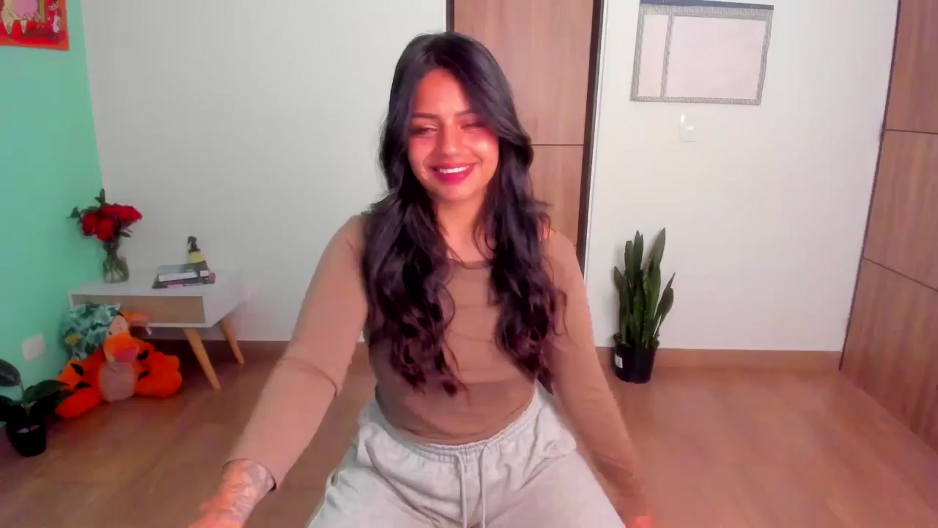 Gallery image thumbnail from SarishaLove's myfreecams stream on, 09/28/2025, 12:03 image 1 of 20