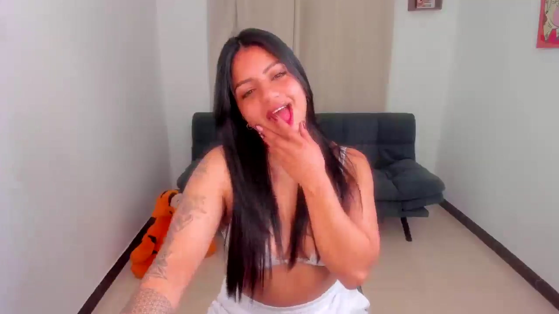 Gallery image thumbnail from SarishaLove's myfreecams stream on, 12/16/2025, 12:09 image 3 of 20