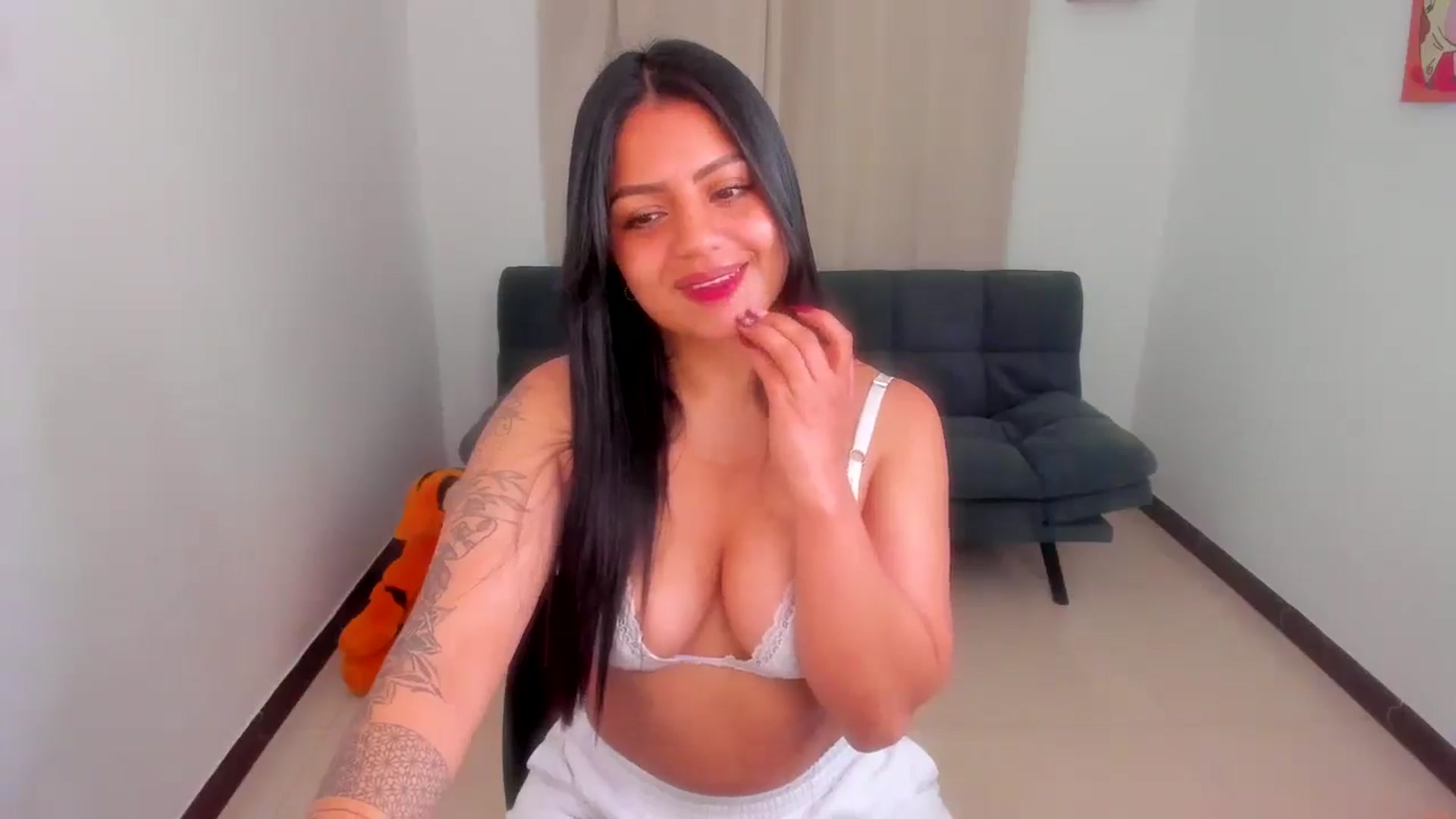 Gallery image thumbnail from SarishaLove's myfreecams stream on, 12/16/2025, 12:09 image 7 of 20