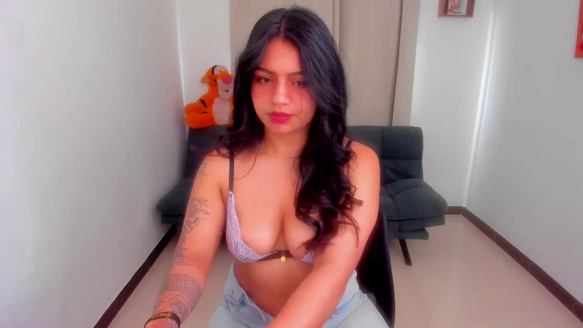 Gallery image thumbnail from SarishaLove's myfreecams stream on, 01/20/2026, 13:09 image 3 of 20