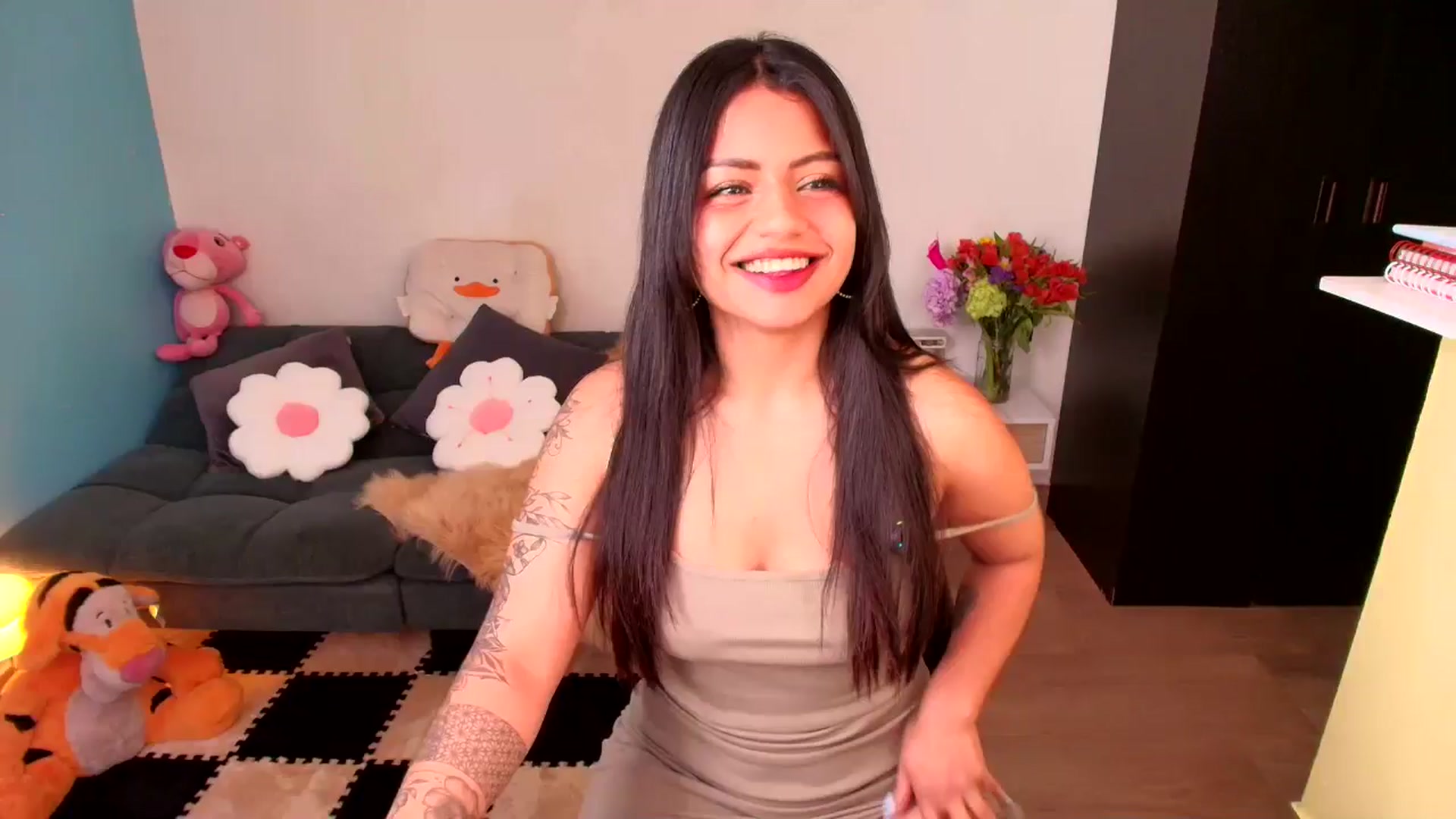 Gallery image thumbnail from SarishaLove's myfreecams stream on, 03/17/2026, 12:04 image 1 of 20