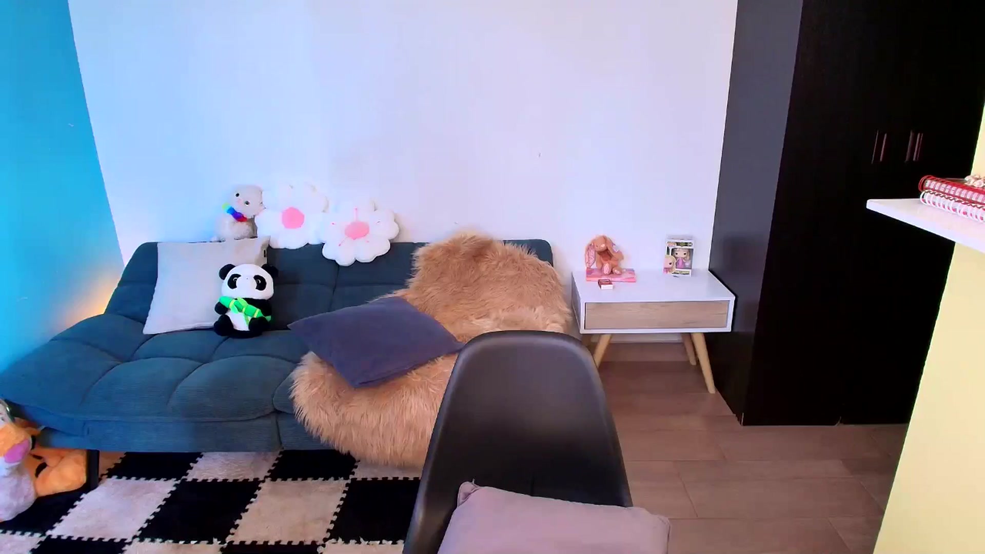 Gallery image thumbnail from SarishaLove's myfreecams stream on, 04/12/2026, 13:40 image 5 of 20