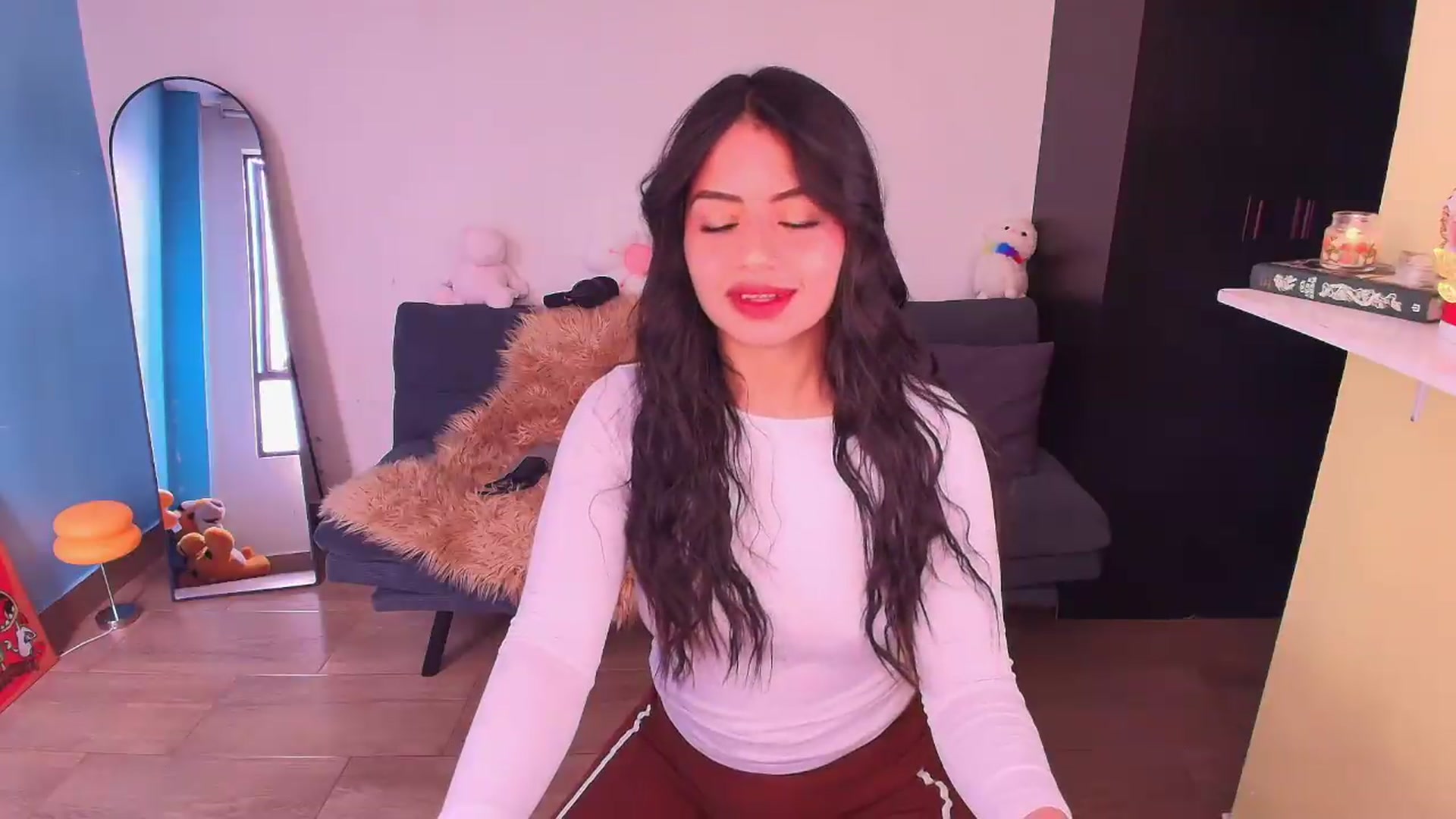 Gallery image thumbnail from SarishaLove's myfreecams stream on, 09/17/2026, 13:49 image 9 of 20