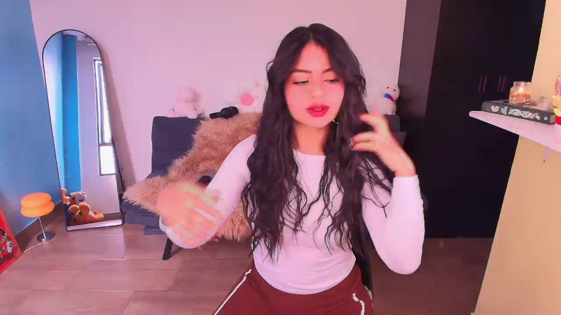 Gallery image thumbnail from SarishaLove's myfreecams stream on, 09/17/2026, 13:49 image 6 of 20