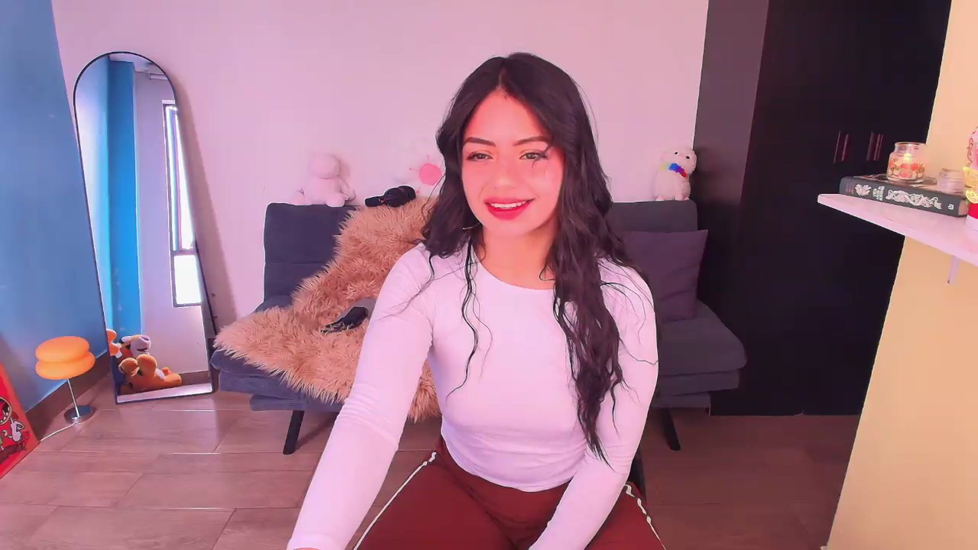 Gallery image thumbnail from SarishaLove's myfreecams stream on, 09/17/2026, 13:49 image 15 of 20