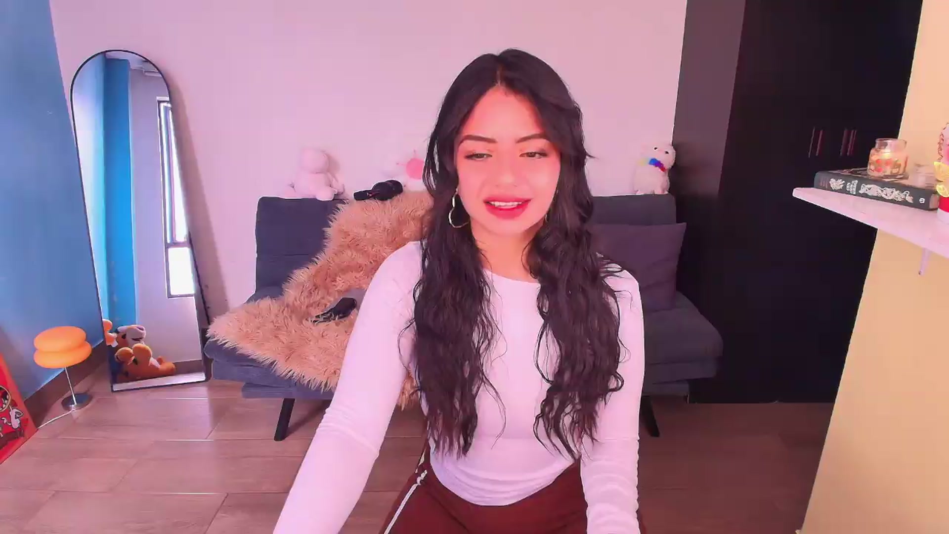 Gallery image thumbnail from SarishaLove's myfreecams stream on, 09/17/2026, 14:45 image 1 of 20