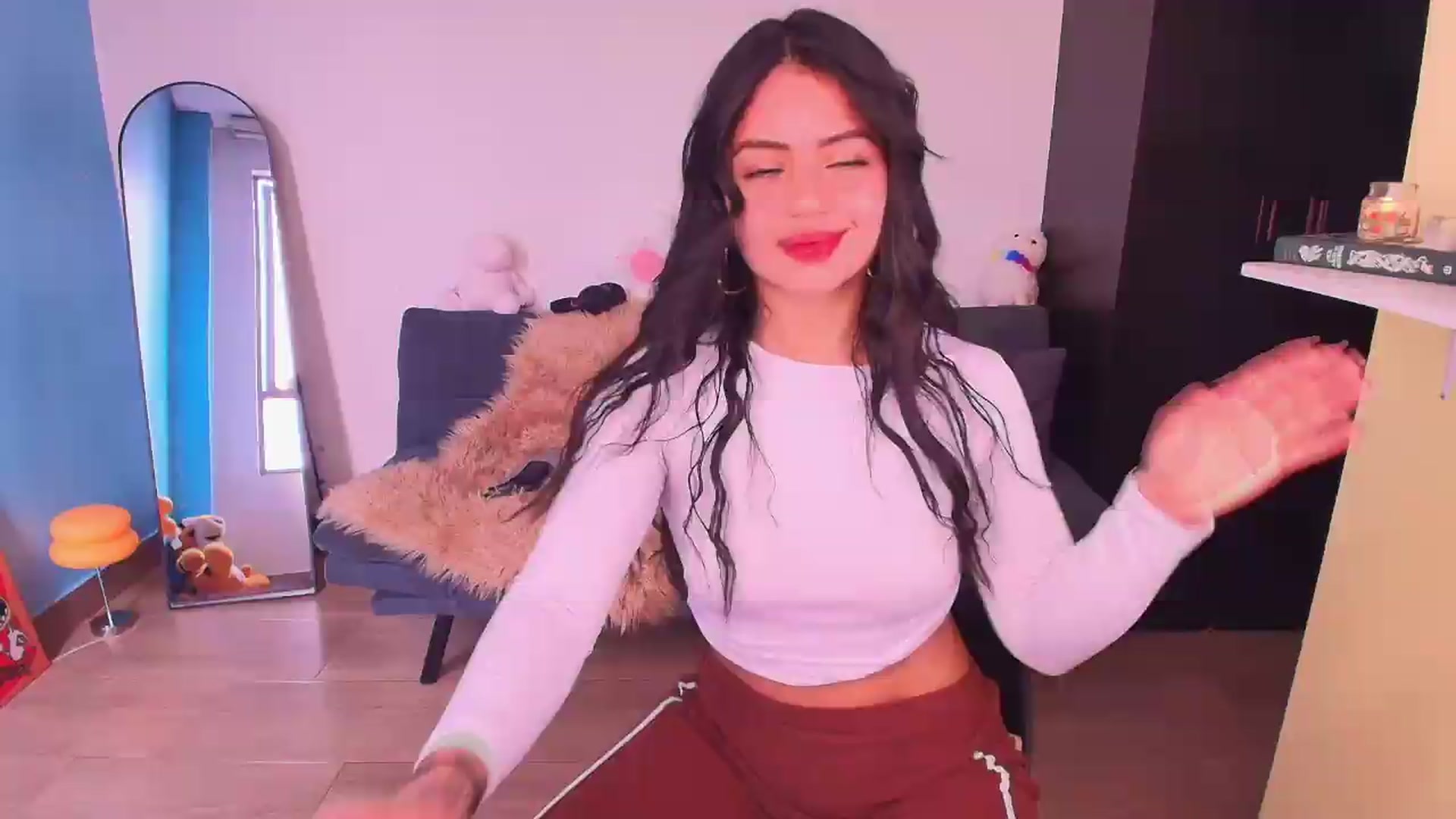 Gallery image thumbnail from SarishaLove's myfreecams stream on, 09/17/2026, 14:45 image 7 of 20