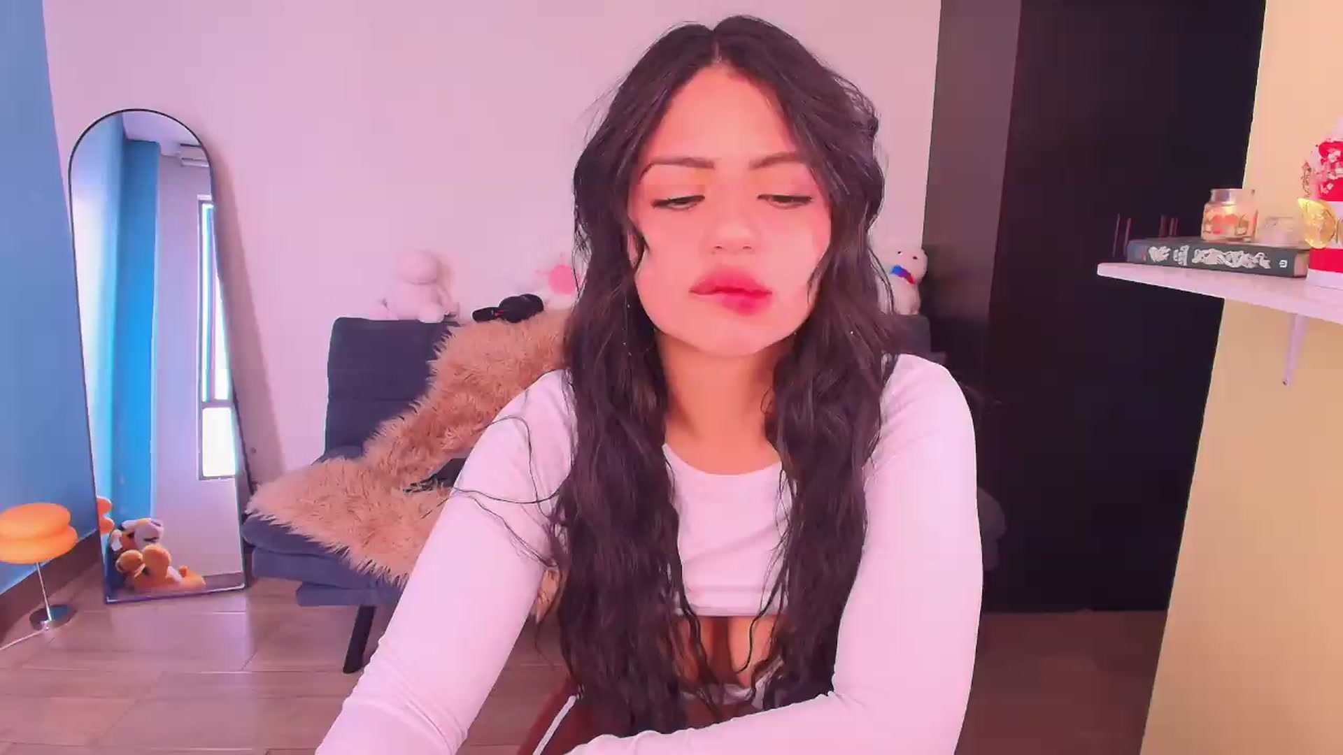 Gallery image thumbnail from SarishaLove's myfreecams stream on, 09/17/2026, 17:37 image 9 of 20