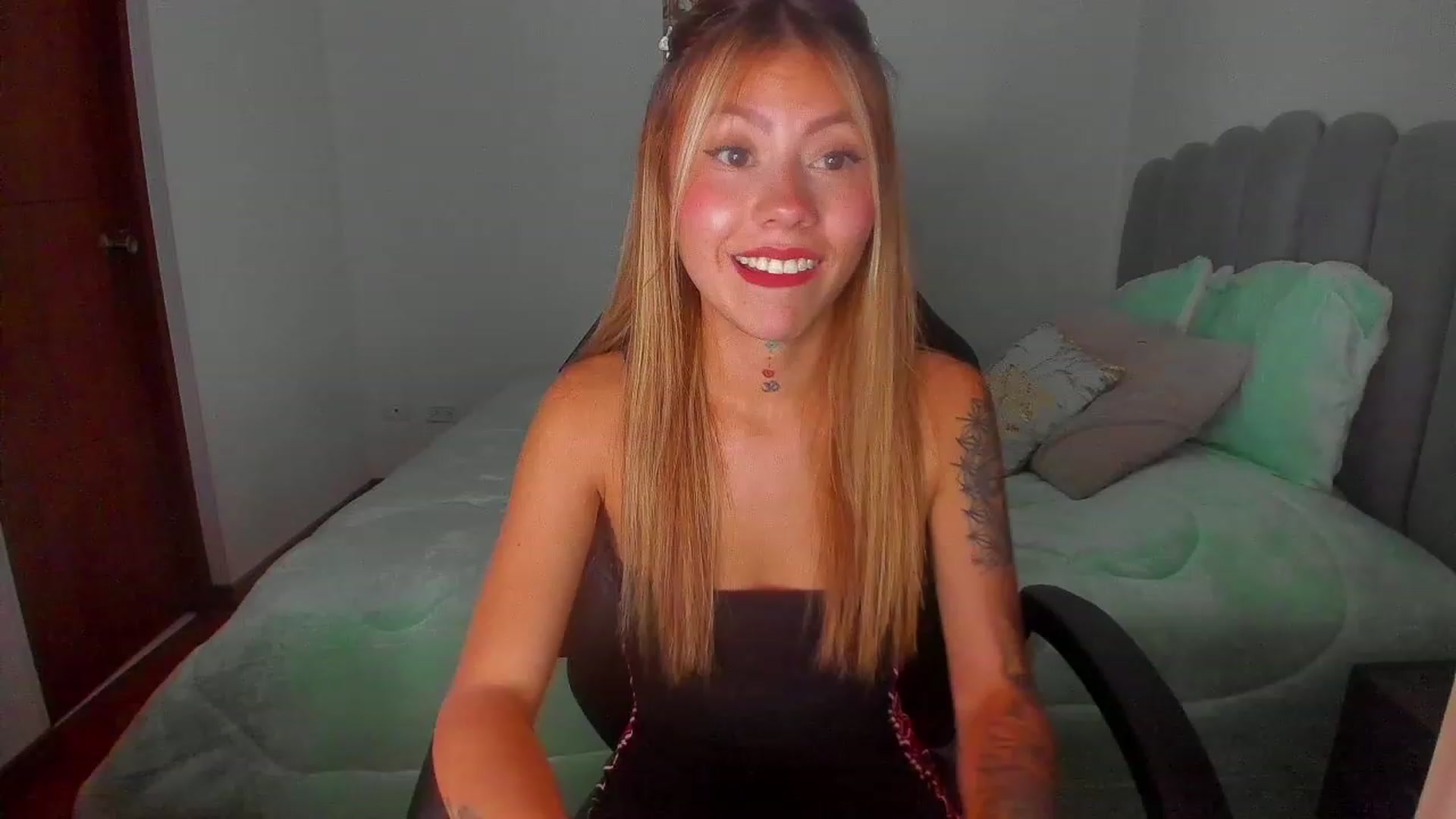 Gallery image thumbnail from Saritaa__'s myfreecams stream on, 01/02/2023, 05:09 image 5 of 20