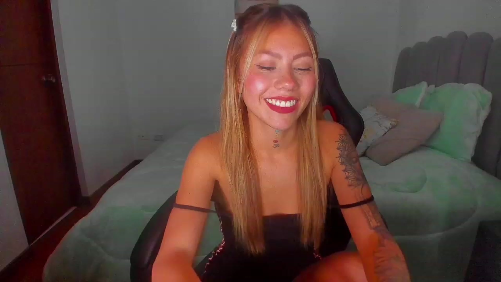 Gallery image thumbnail from Saritaa__'s myfreecams stream on, 01/02/2023, 05:09 image 15 of 20