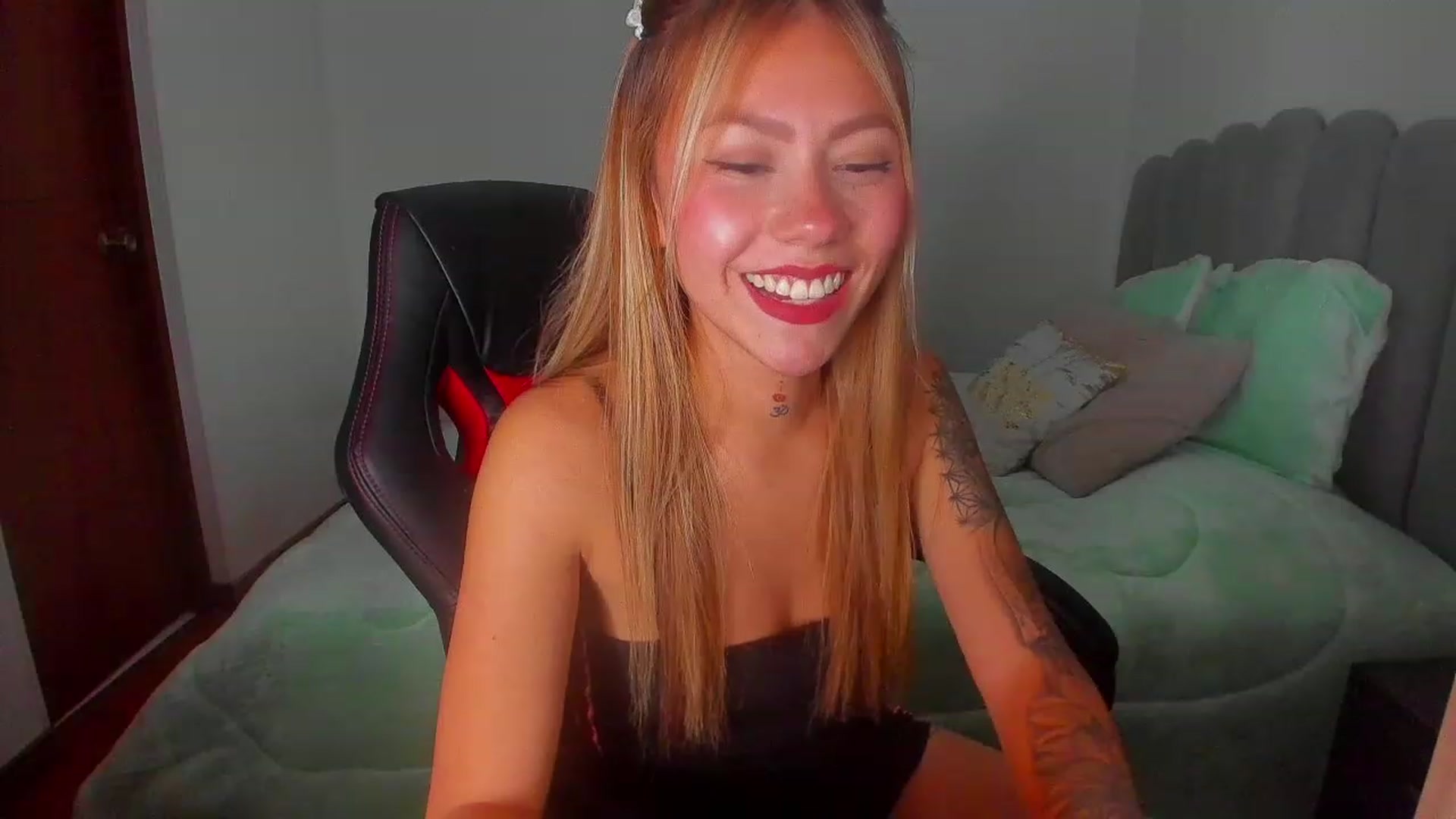 Gallery image thumbnail from Saritaa__'s myfreecams stream on, 01/02/2023, 05:09 image 6 of 20
