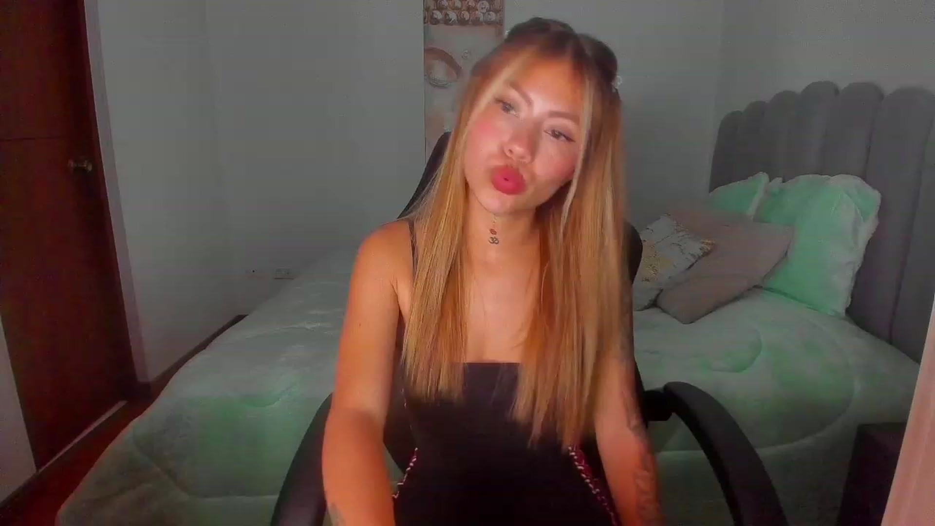 Gallery image thumbnail from Saritaa__'s myfreecams stream on, 01/02/2023, 05:09 image 4 of 20