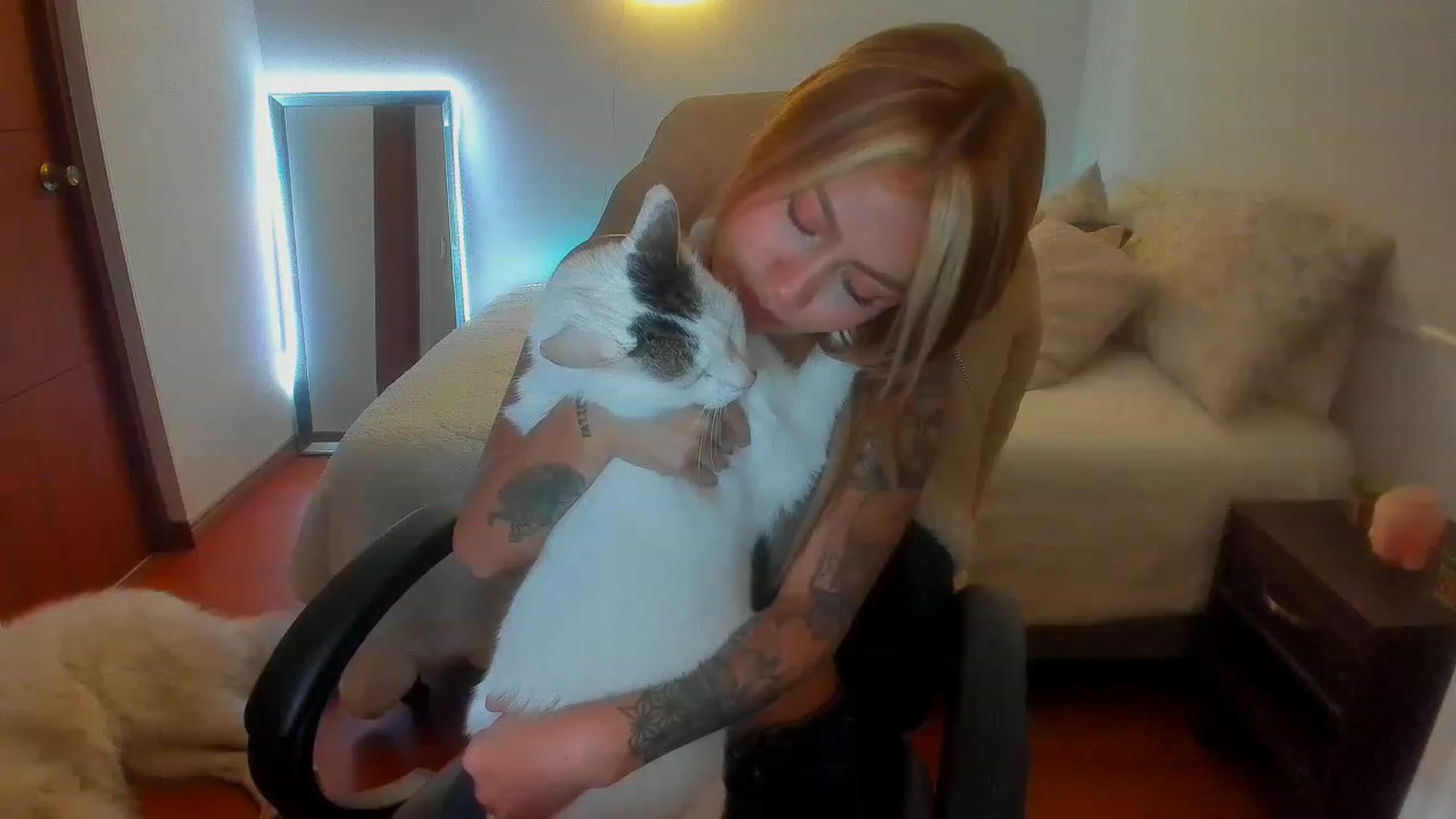 Gallery image thumbnail from Saritaa__'s myfreecams stream on, 05/28/2023, 24:01 image 12 of 20
