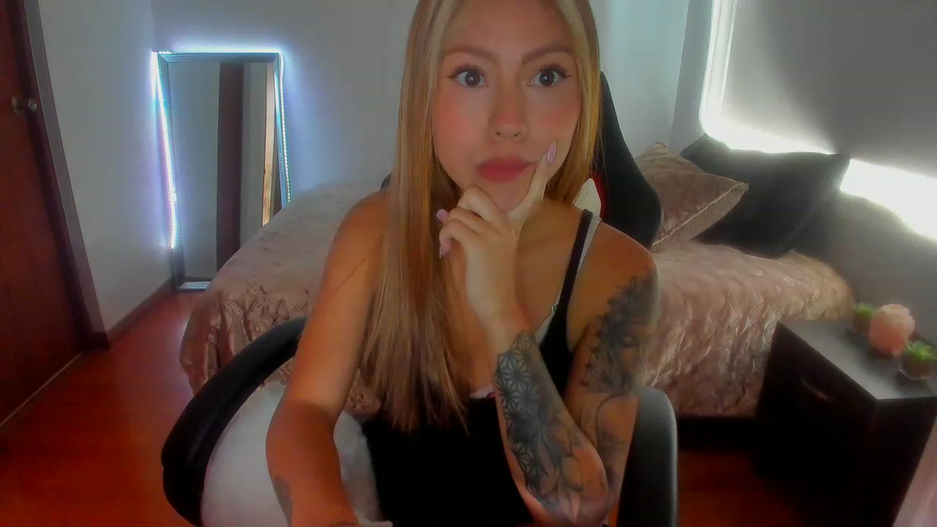 Gallery image thumbnail from Saritaa__'s myfreecams stream on, 06/21/2023, 17:12 image 10 of 20