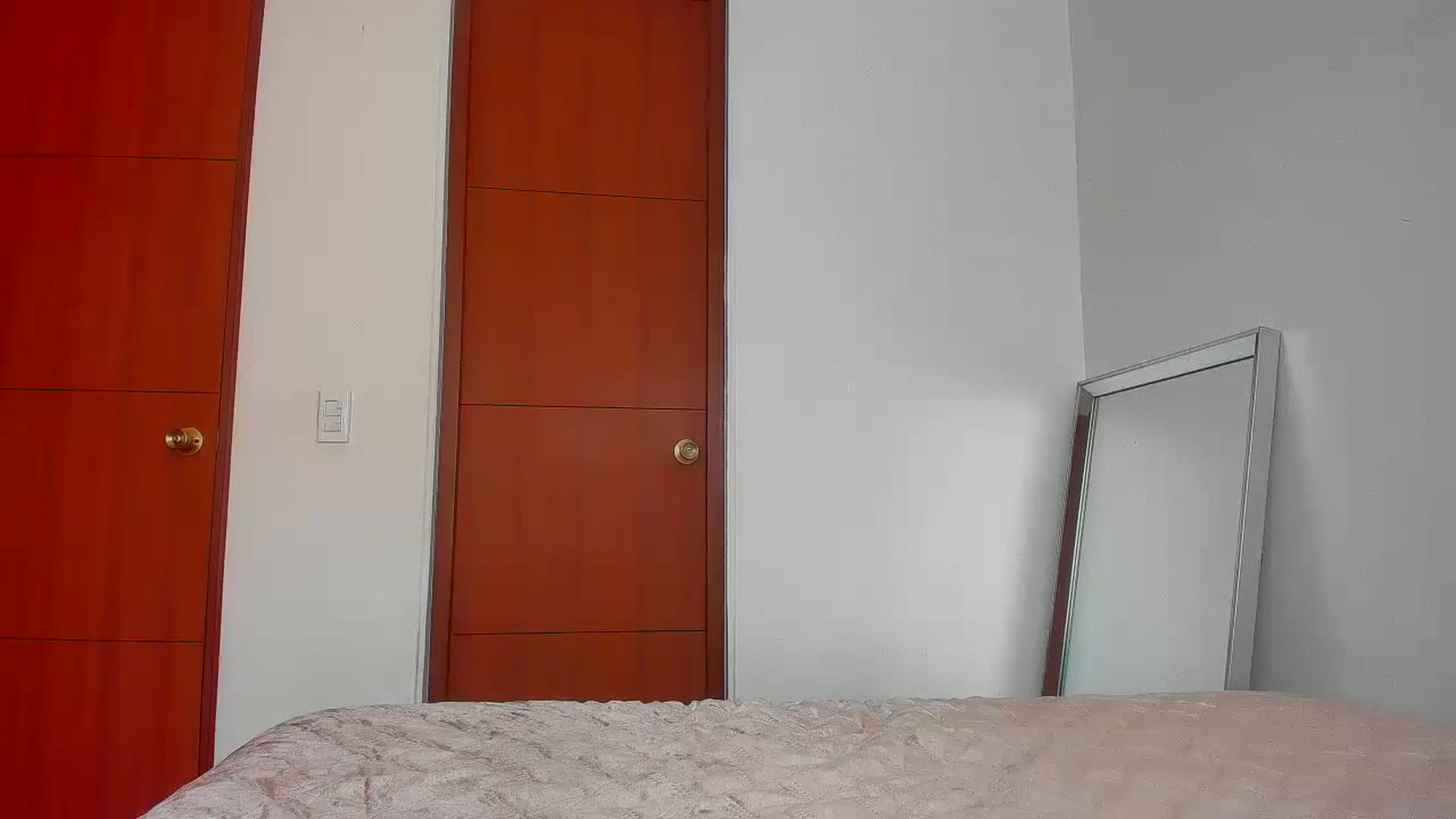 Gallery image thumbnail from Saritaa__'s myfreecams stream on, 07/03/2023, 14:35 image 16 of 20
