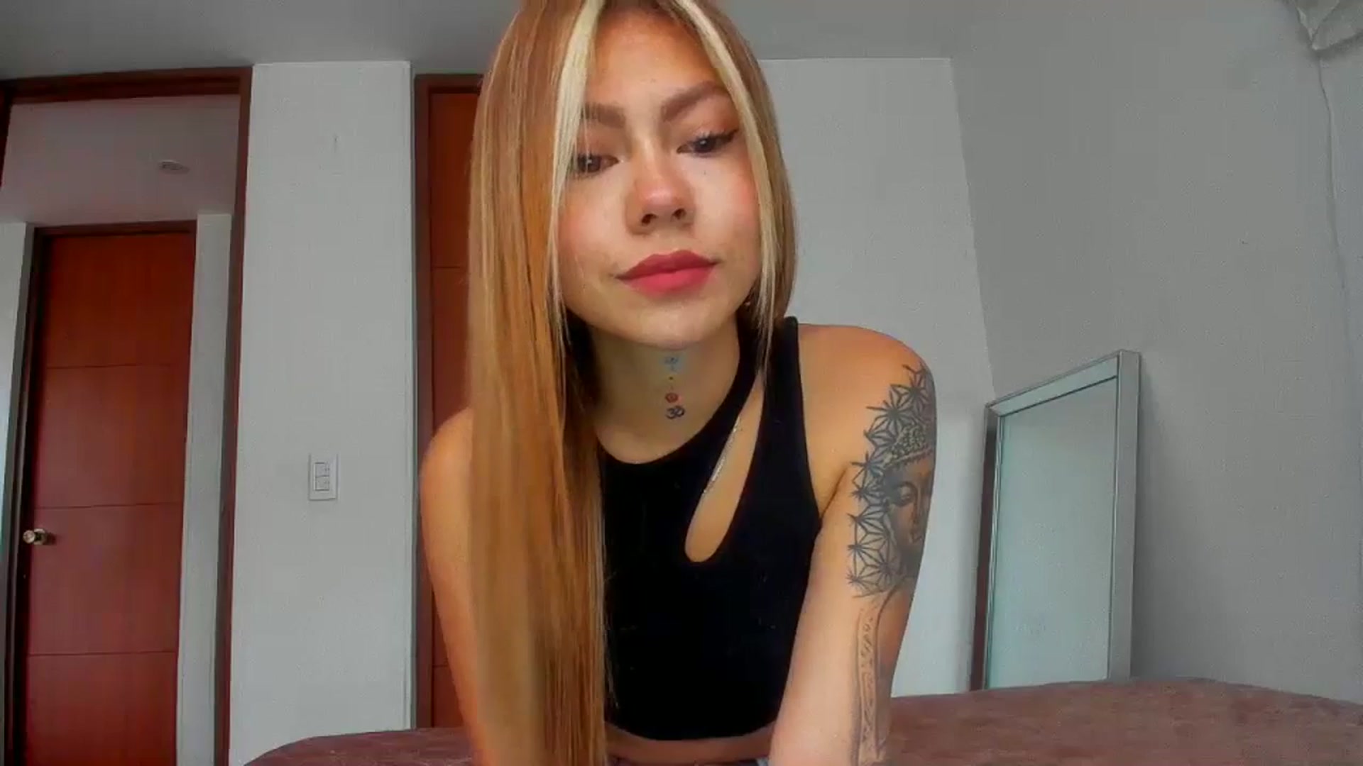 Gallery image thumbnail from Saritaa__'s myfreecams stream on, 07/04/2023, 13:16 image 3 of 20