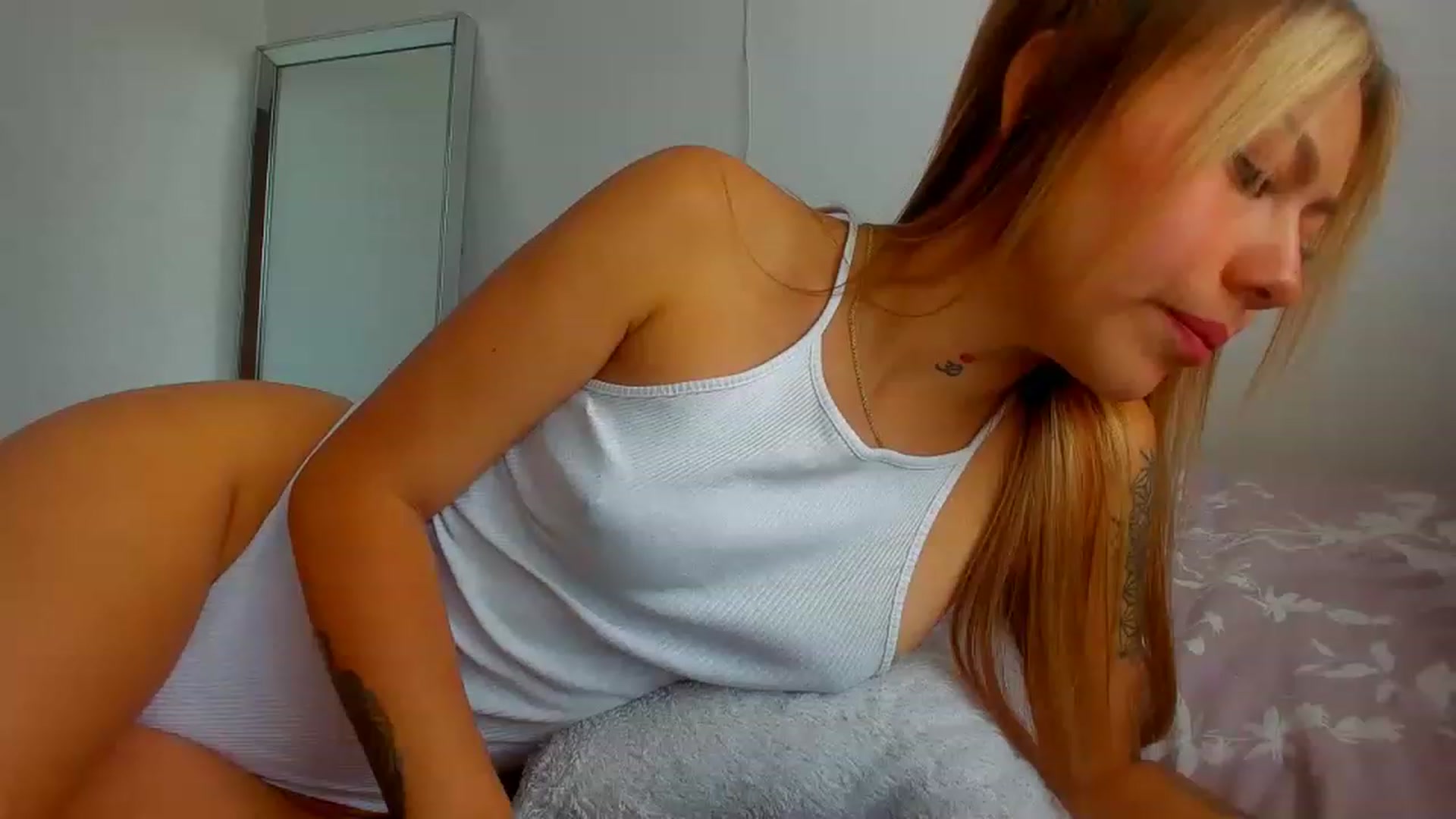 Gallery image thumbnail from Saritaa__'s myfreecams stream on, 07/17/2023, 17:39 image 1 of 20