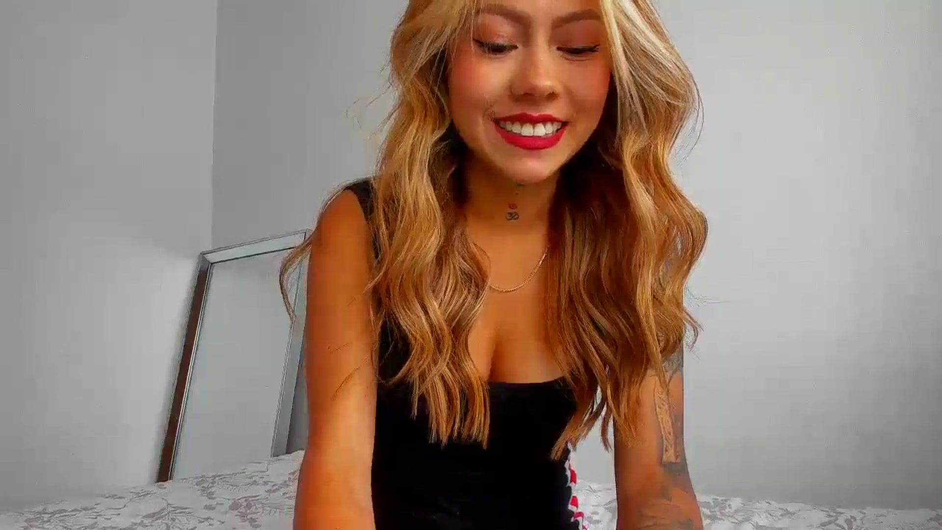 Gallery image thumbnail from Saritaa__'s myfreecams stream on, 09/03/2023, 16:57 image 12 of 20