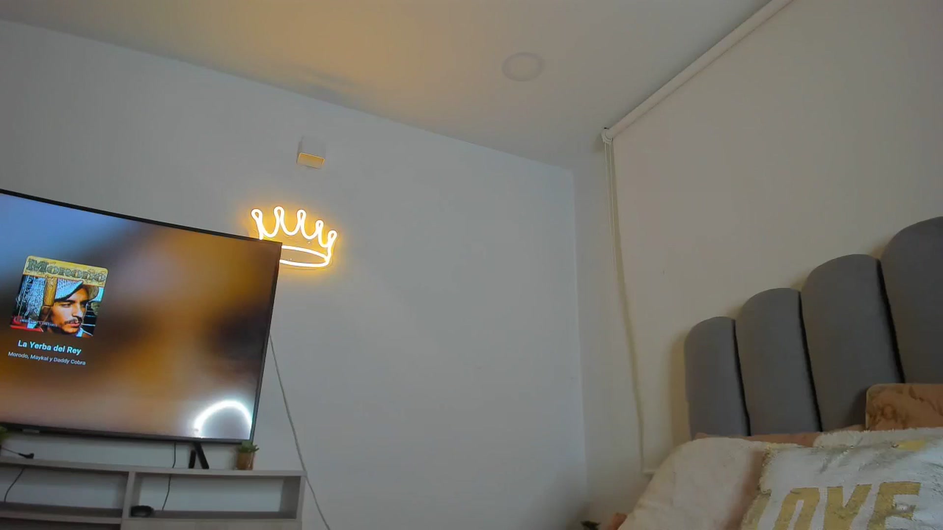 Gallery image thumbnail from Saritaa__'s myfreecams stream on, 05/31/2024, 01:03 image 12 of 20