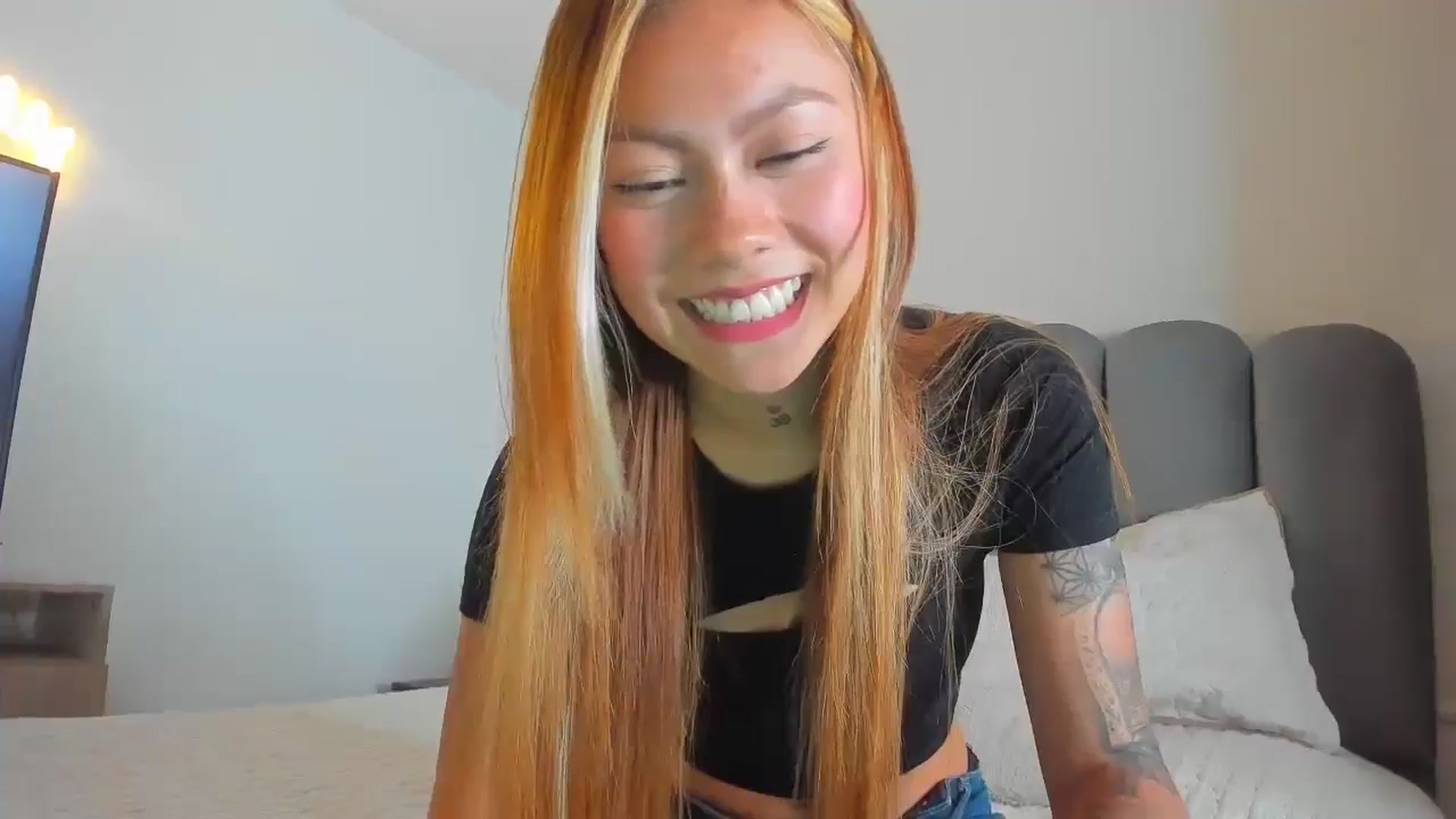 Gallery image thumbnail from Saritaa__'s myfreecams stream on, 06/21/2024, 01:40 image 15 of 20