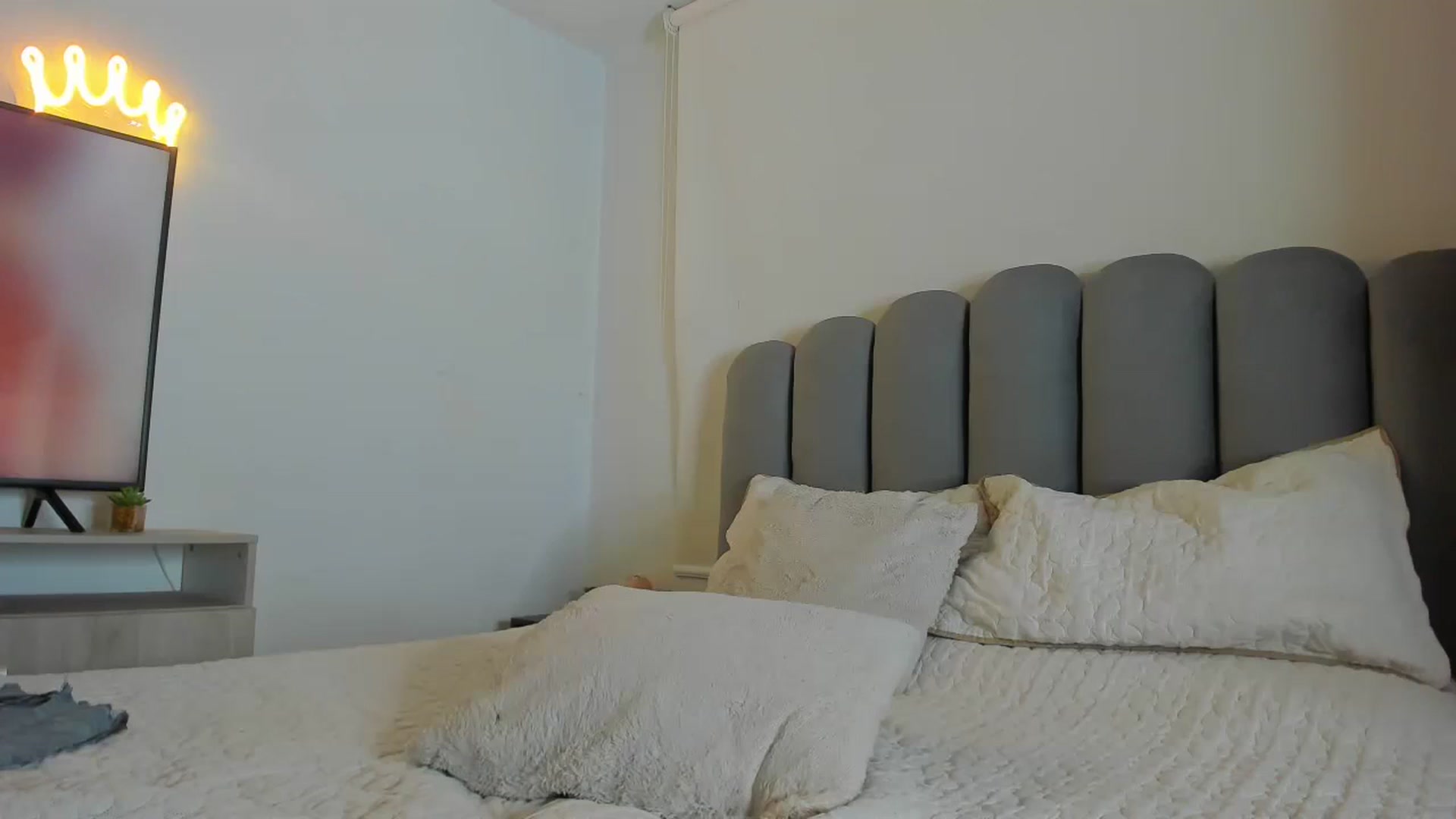 Gallery image thumbnail from Saritaa__'s myfreecams stream on, 06/21/2024, 02:37 image 6 of 20