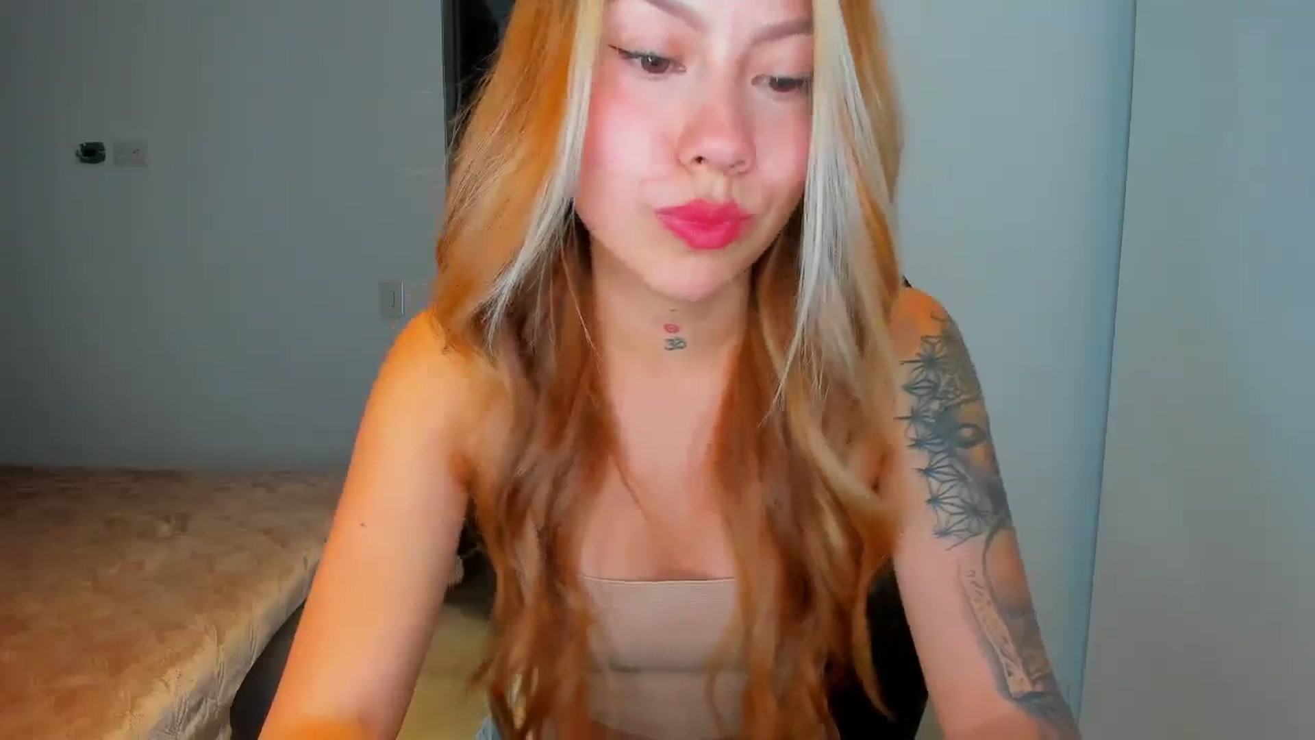 Gallery image thumbnail from Saritaa__'s myfreecams stream on, 07/25/2024, 24:29 image 2 of 20
