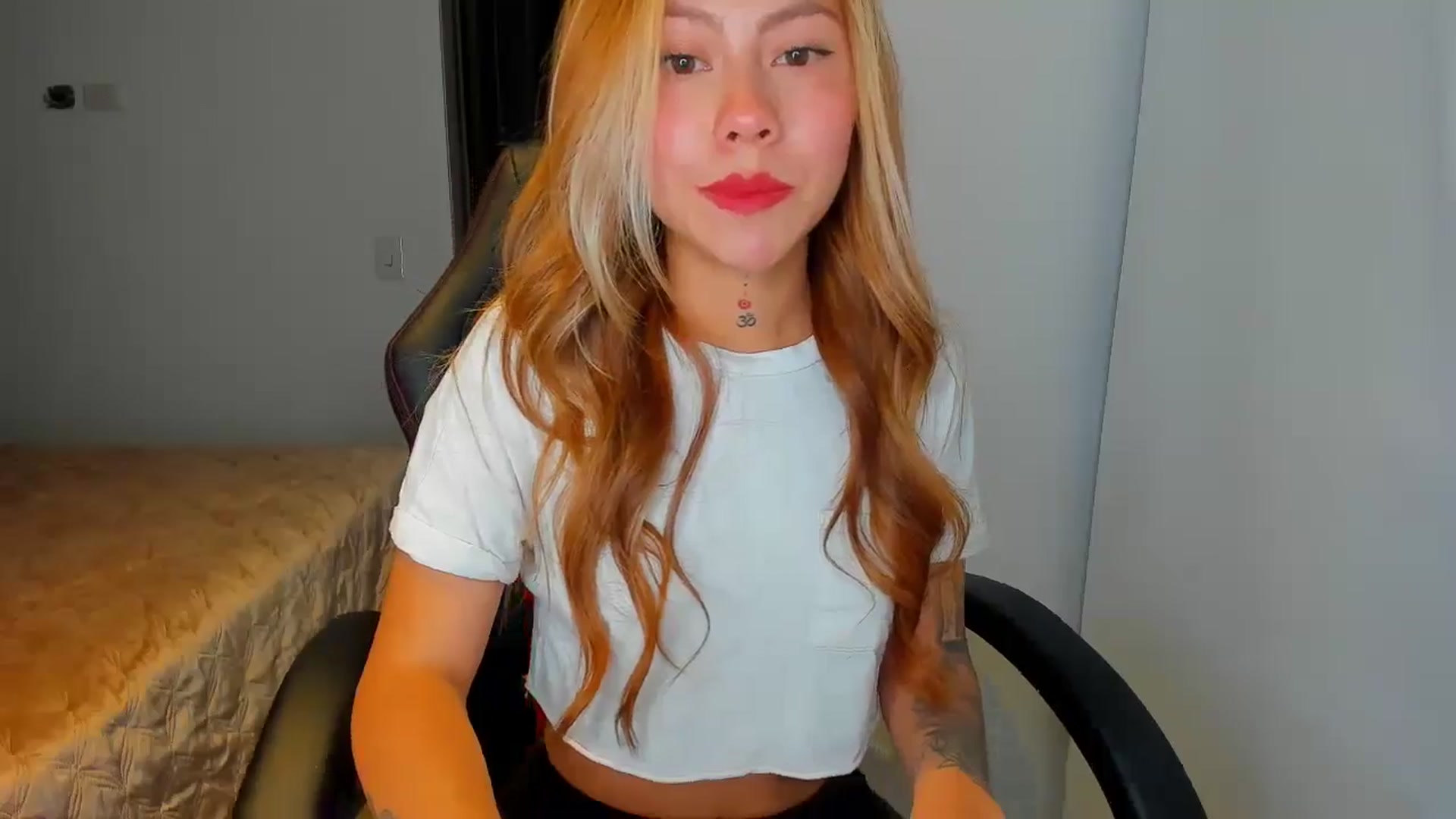 Gallery image thumbnail from Saritaa__'s myfreecams stream on, 08/10/2024, 24:01 image 19 of 20