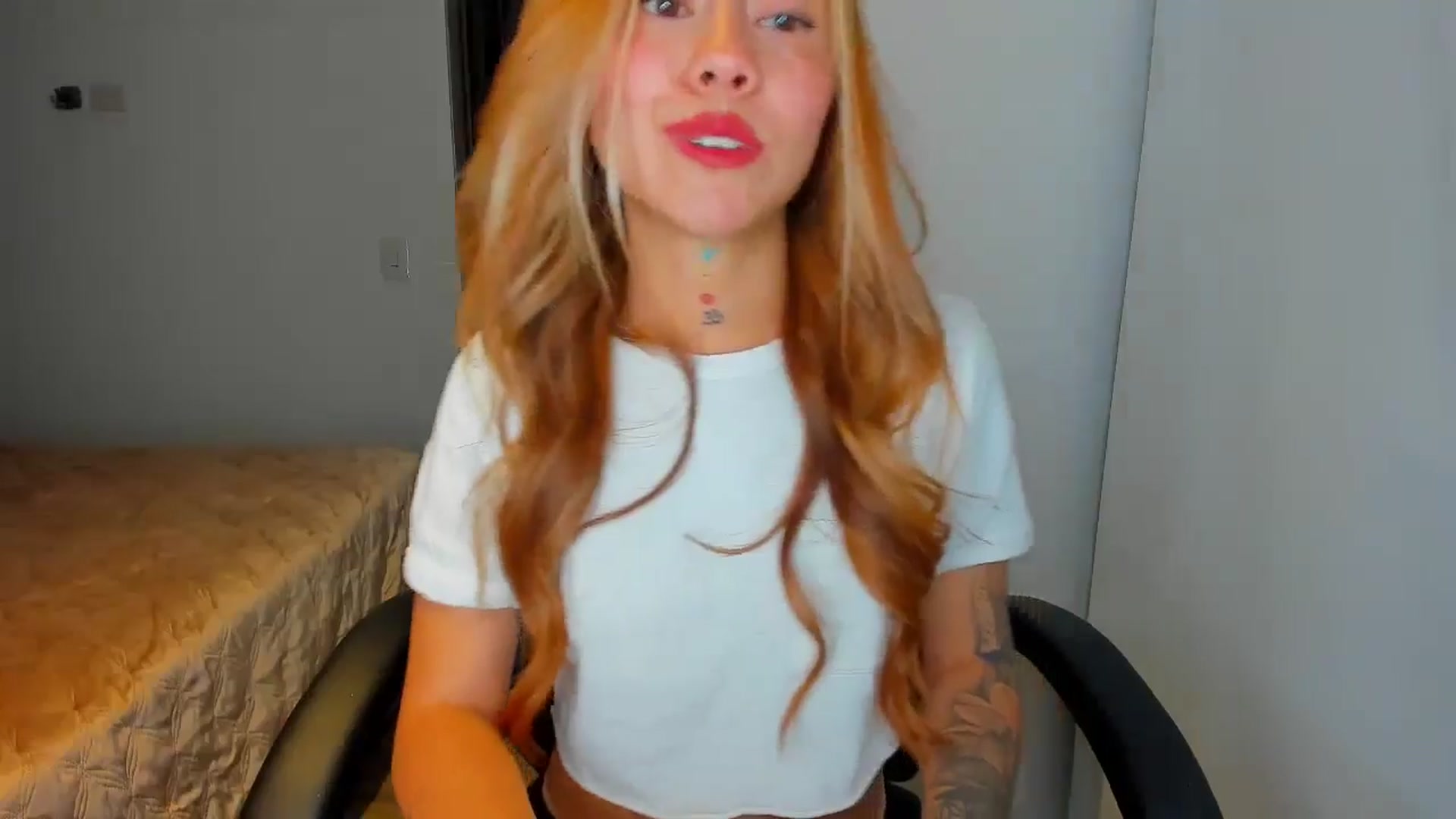 Gallery image thumbnail from Saritaa__'s myfreecams stream on, 08/10/2024, 24:01 image 6 of 20