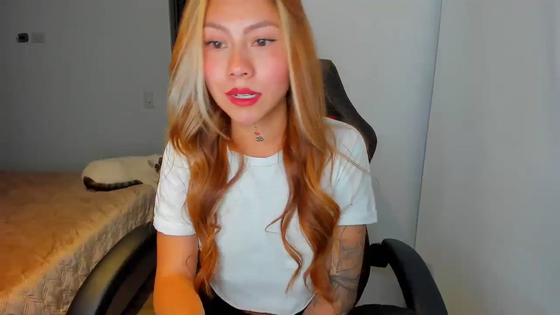Gallery image thumbnail from Saritaa__'s myfreecams stream on, 08/10/2024, 01:10 image 6 of 20