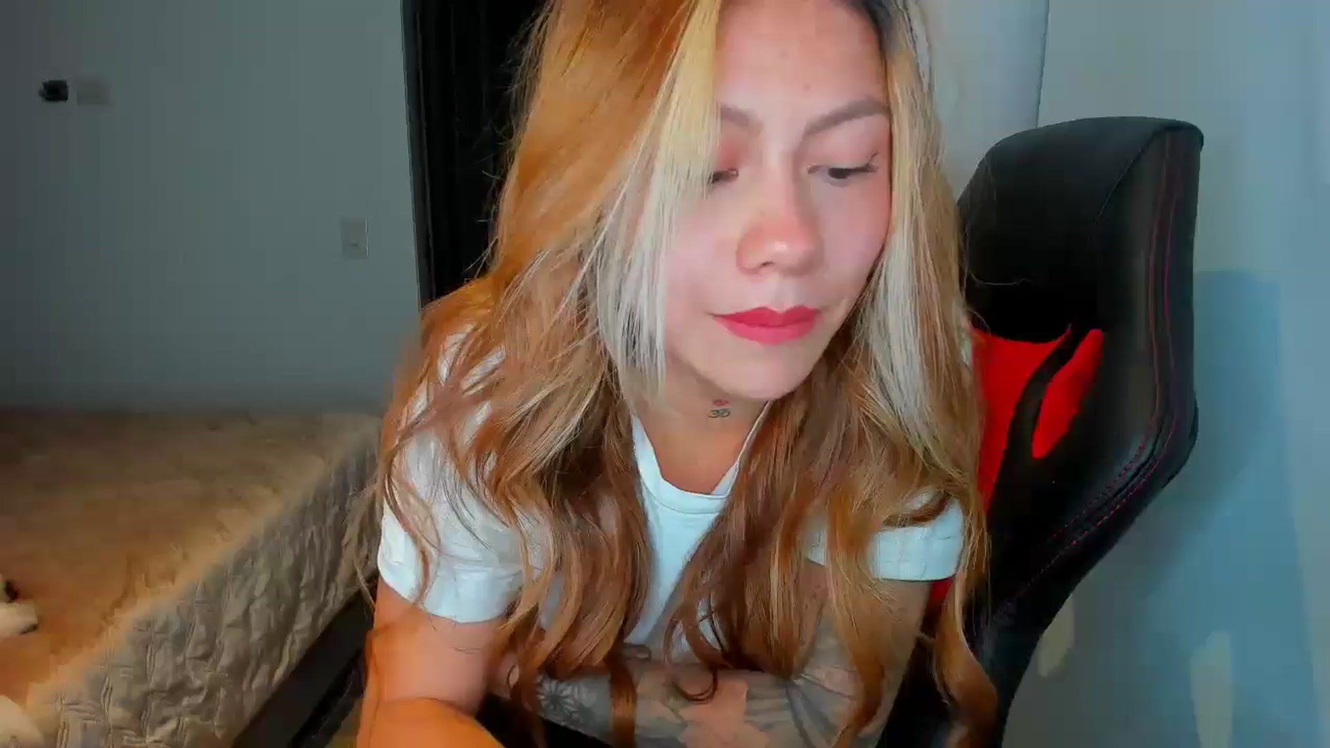 Gallery image thumbnail from Saritaa__'s myfreecams stream on, 08/10/2024, 01:10 image 10 of 20