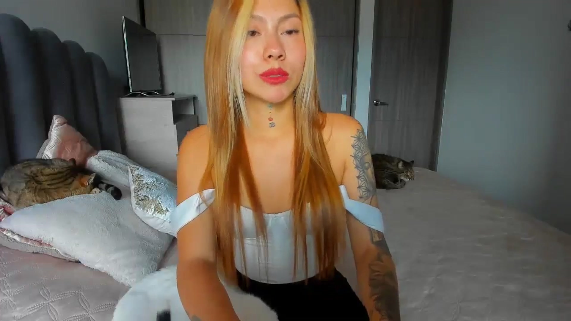 Gallery image thumbnail from Saritaa__'s myfreecams stream on, 08/14/2024, 21:51 image 14 of 20