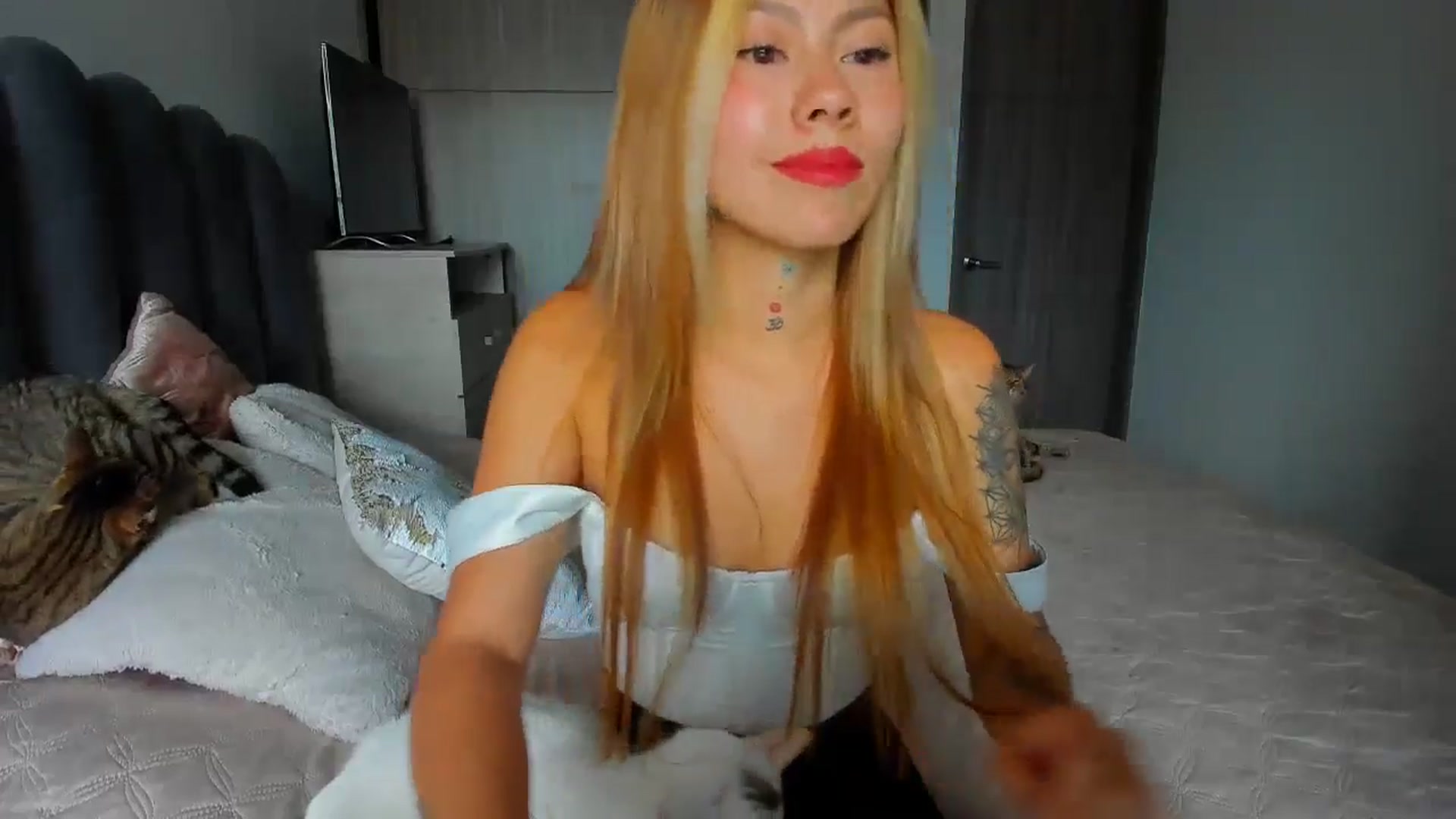 Gallery image thumbnail from Saritaa__'s myfreecams stream on, 08/14/2024, 22:08 image 12 of 20