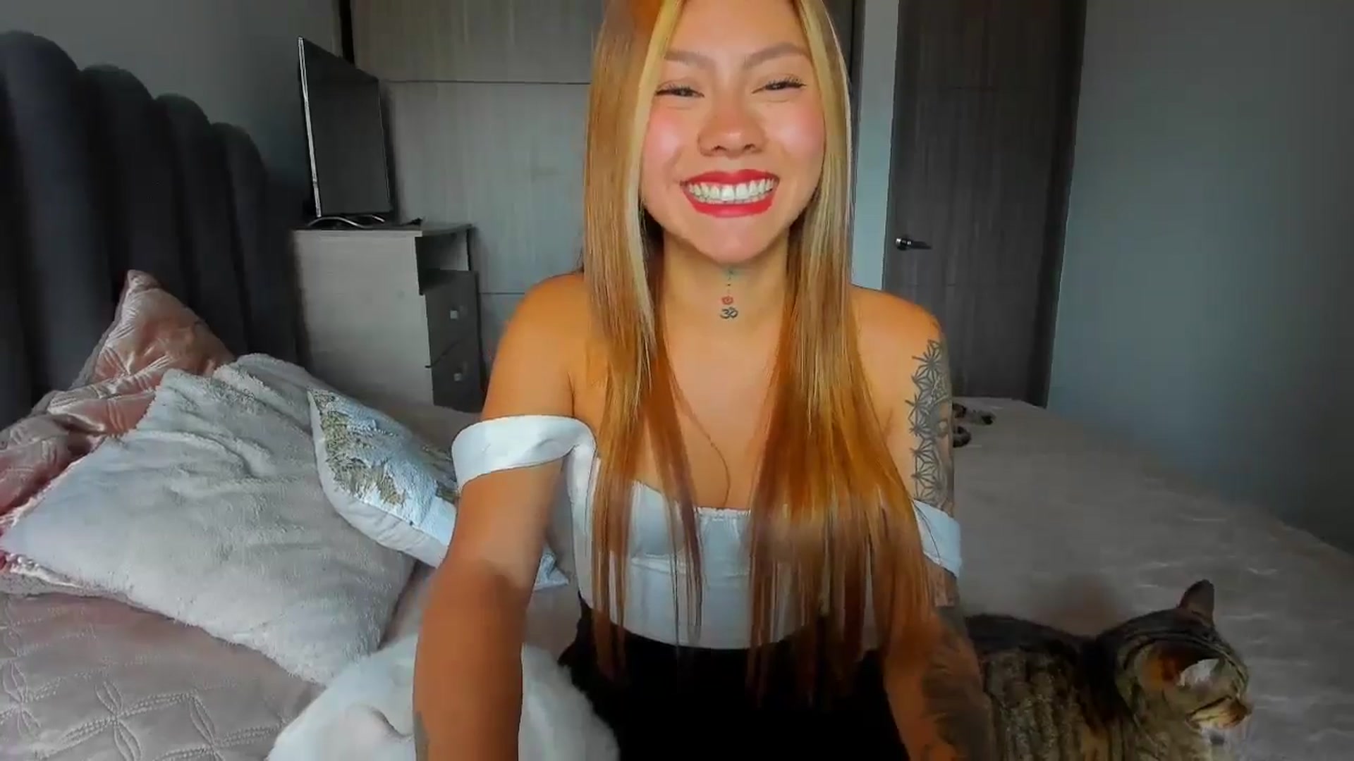 Gallery image thumbnail from Saritaa__'s myfreecams stream on, 08/14/2024, 22:08 image 17 of 20