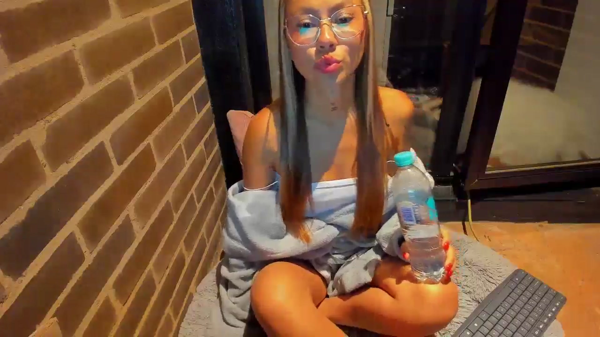 Gallery image thumbnail from Saritaa__'s myfreecams stream on, 09/28/2024, 24:53 image 14 of 20