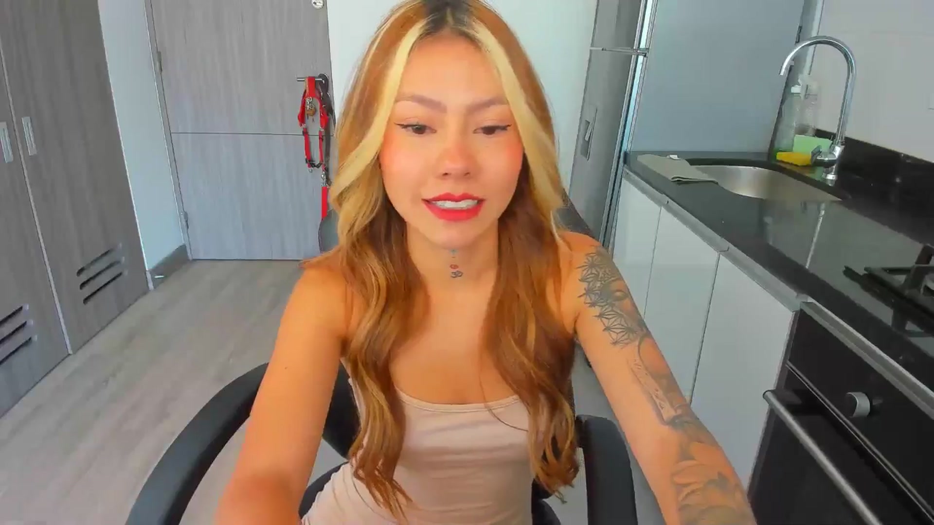 Gallery image thumbnail from Saritaa__'s myfreecams stream on, 10/25/2024, 13:21 image 9 of 20