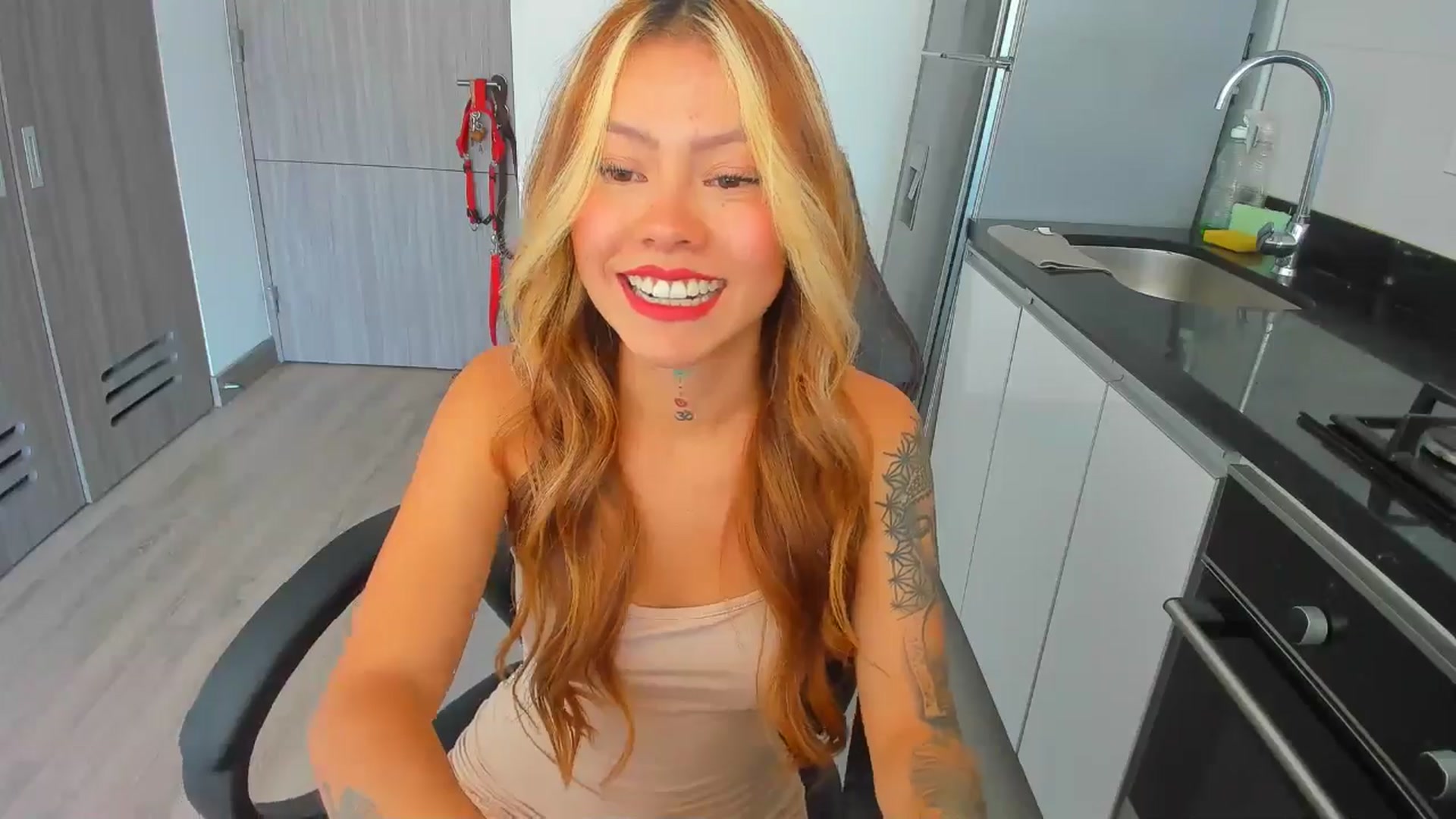 Gallery image thumbnail from Saritaa__'s myfreecams stream on, 10/25/2024, 13:21 image 11 of 20