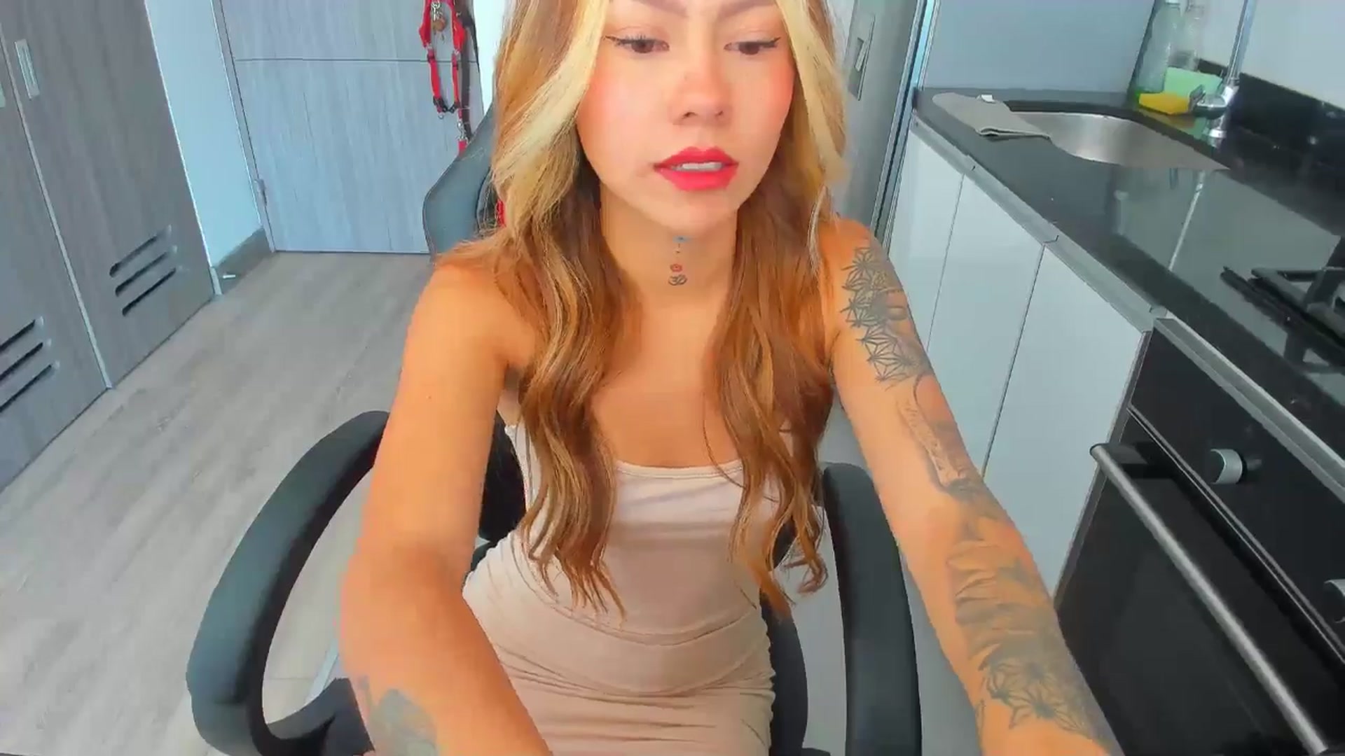 Gallery image thumbnail from Saritaa__'s myfreecams stream on, 10/25/2024, 13:21 image 6 of 20