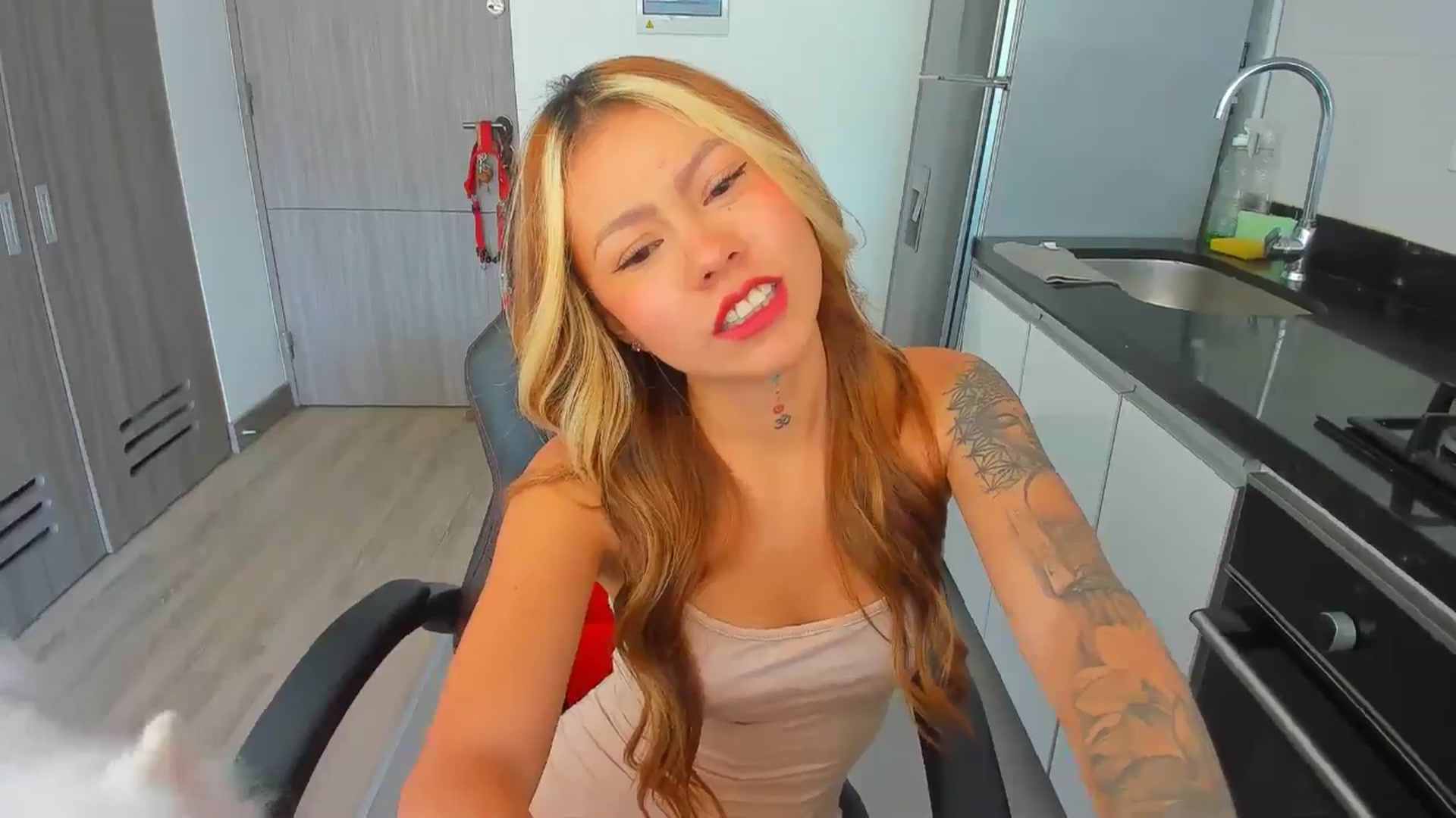 Gallery image thumbnail from Saritaa__'s myfreecams stream on, 10/25/2024, 13:21 image 8 of 20