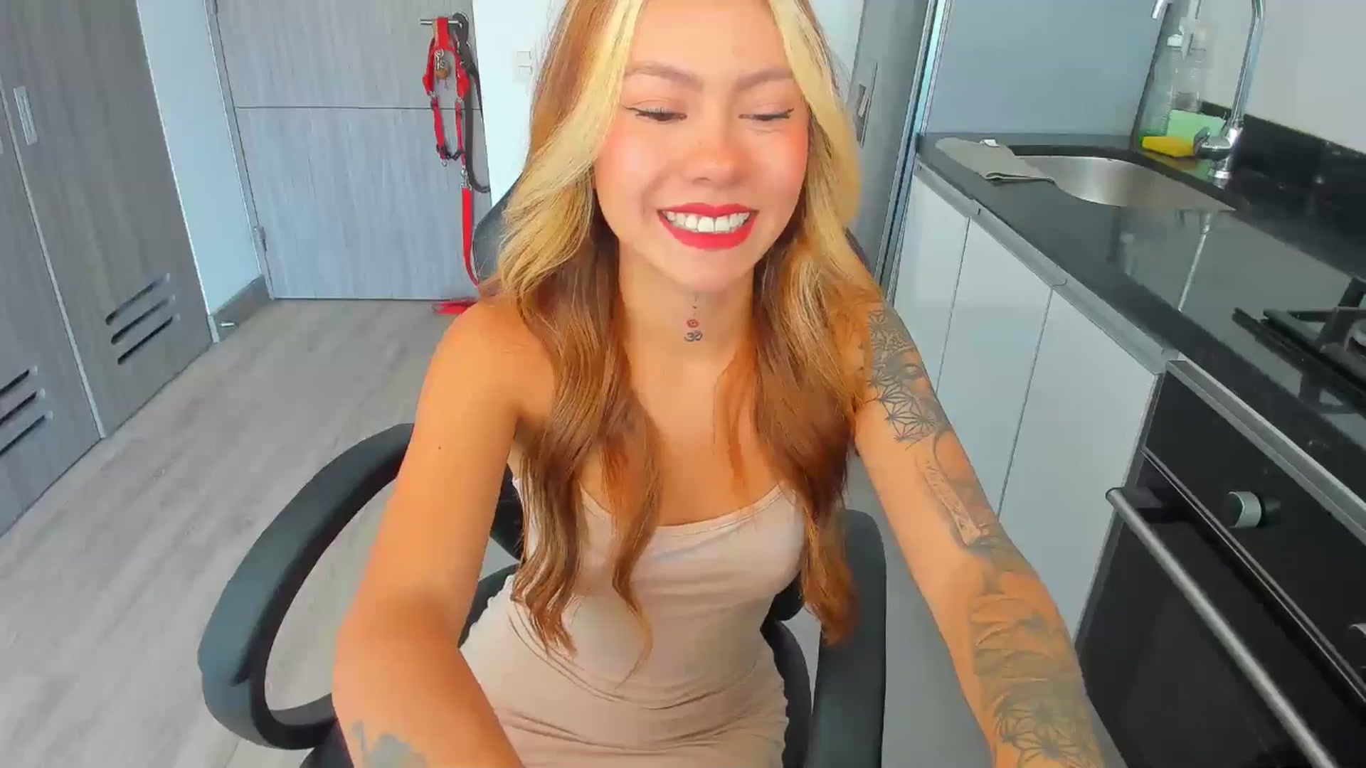 Gallery image thumbnail from Saritaa__'s myfreecams stream on, 10/25/2024, 13:21 image 17 of 20